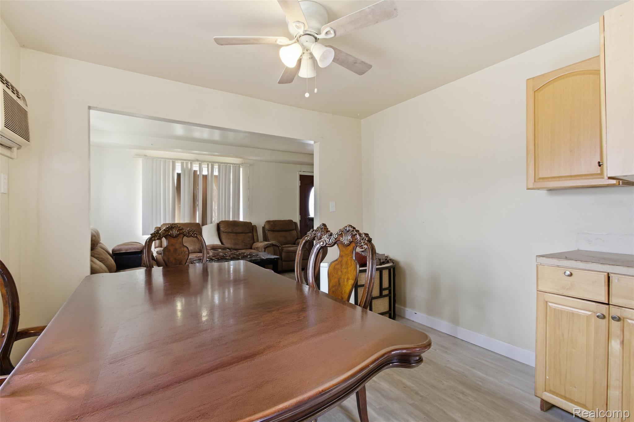 6011 Washington Street Property Photo 4