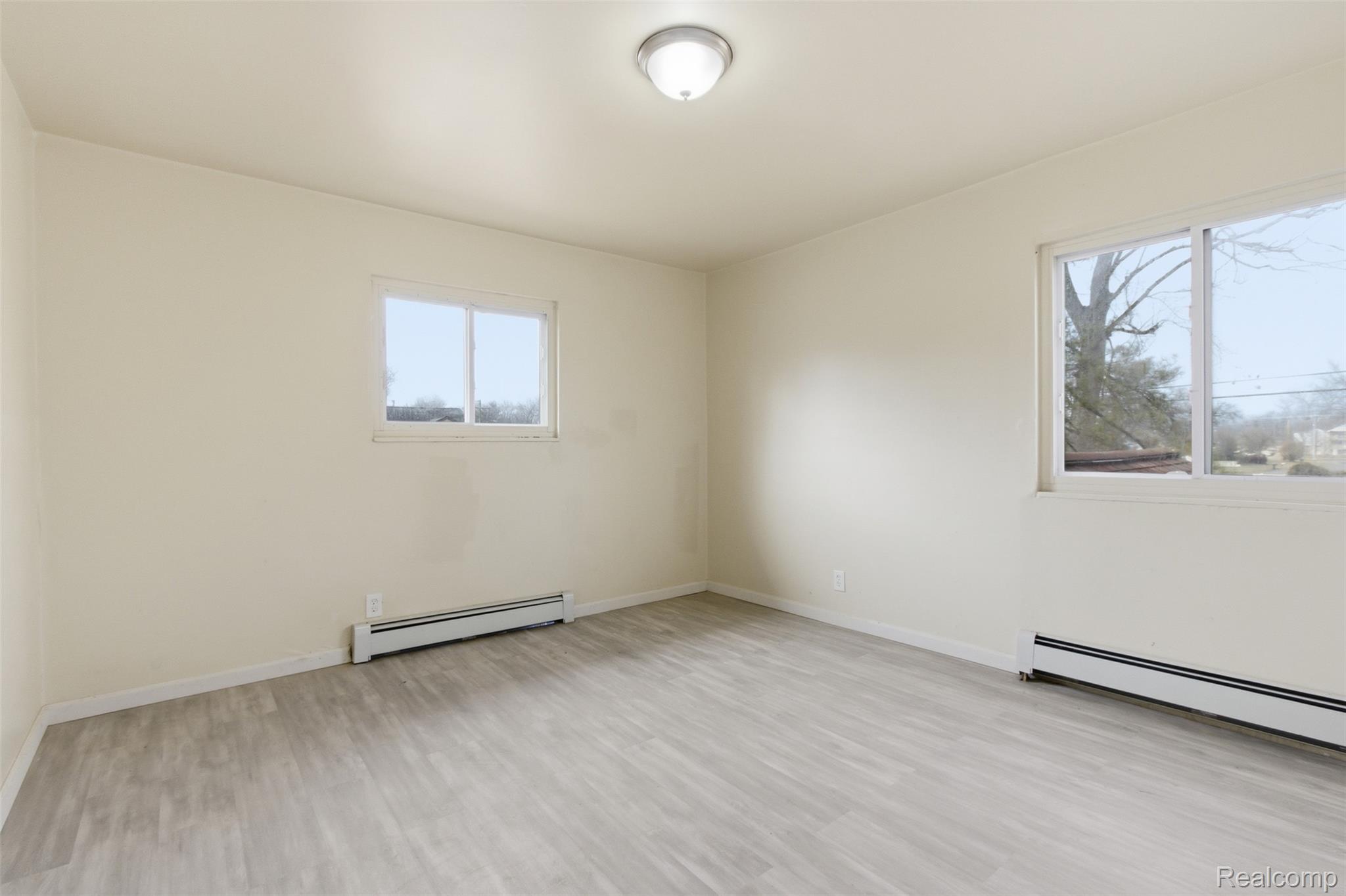 6011 Washington Street Property Photo 8