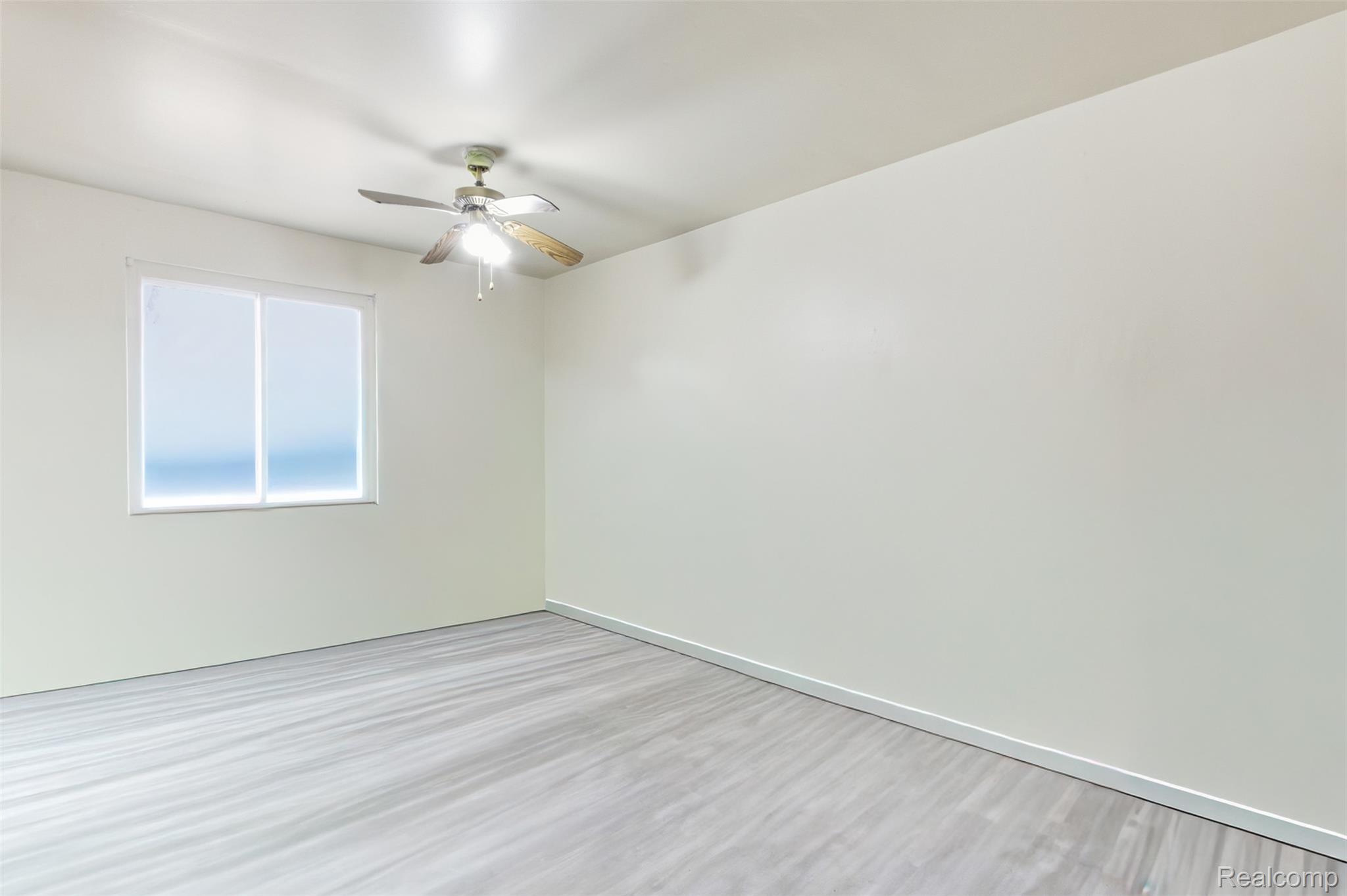 6011 Washington Street Property Photo 13