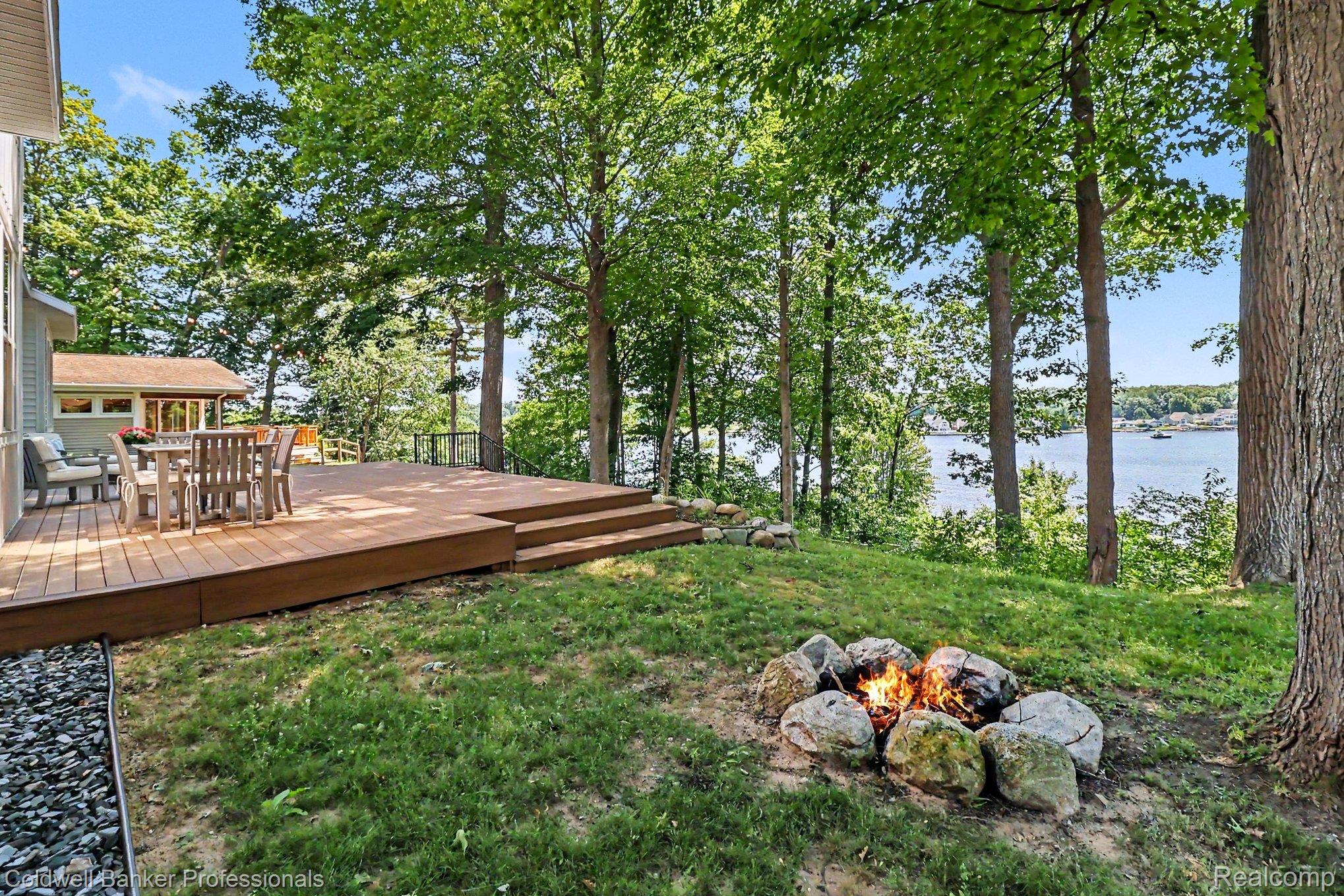 5253 W Lakeview Drive Property Photo 8