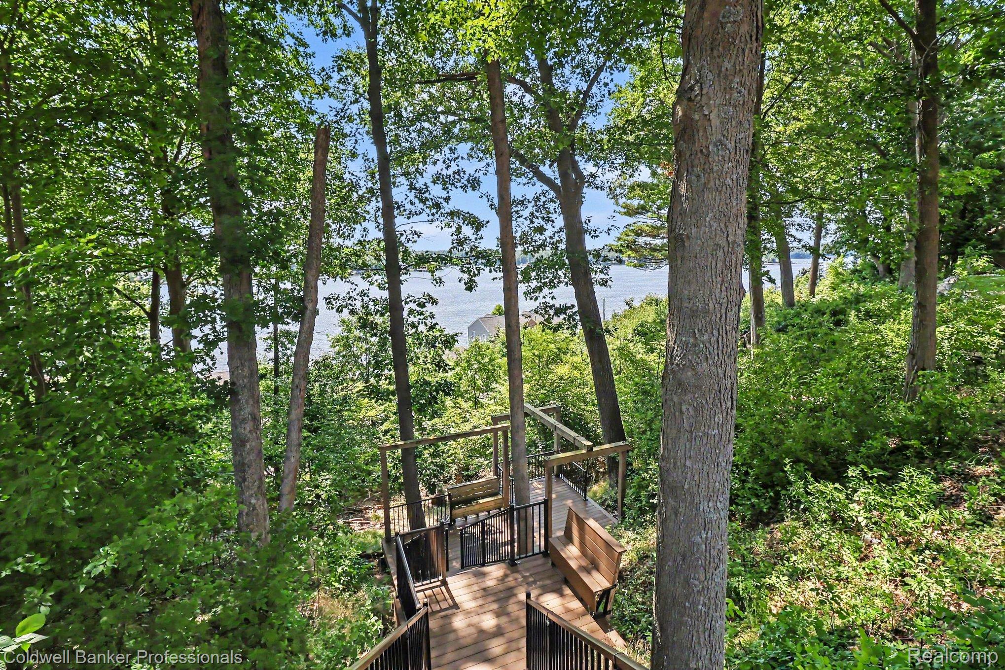 5253 W Lakeview Drive Property Photo 9