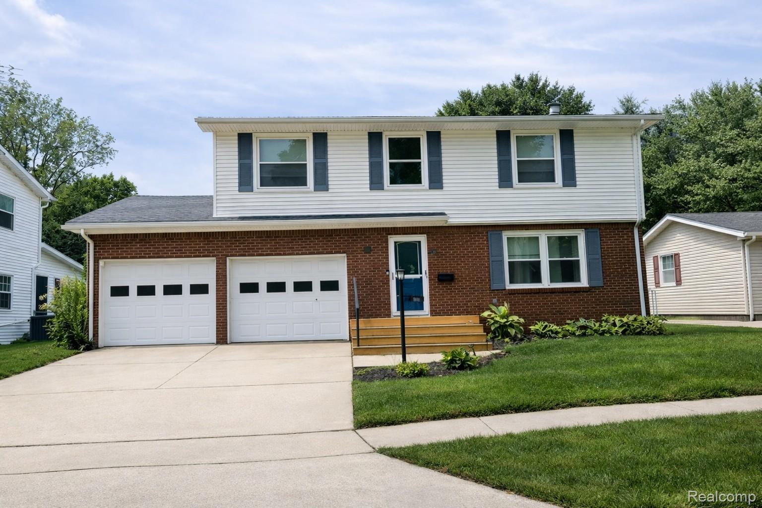 560 Frazier Drive Property Photo 1
