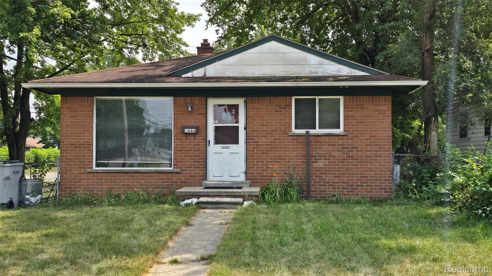 1040 E Bernhard Avenue Property Photo 1