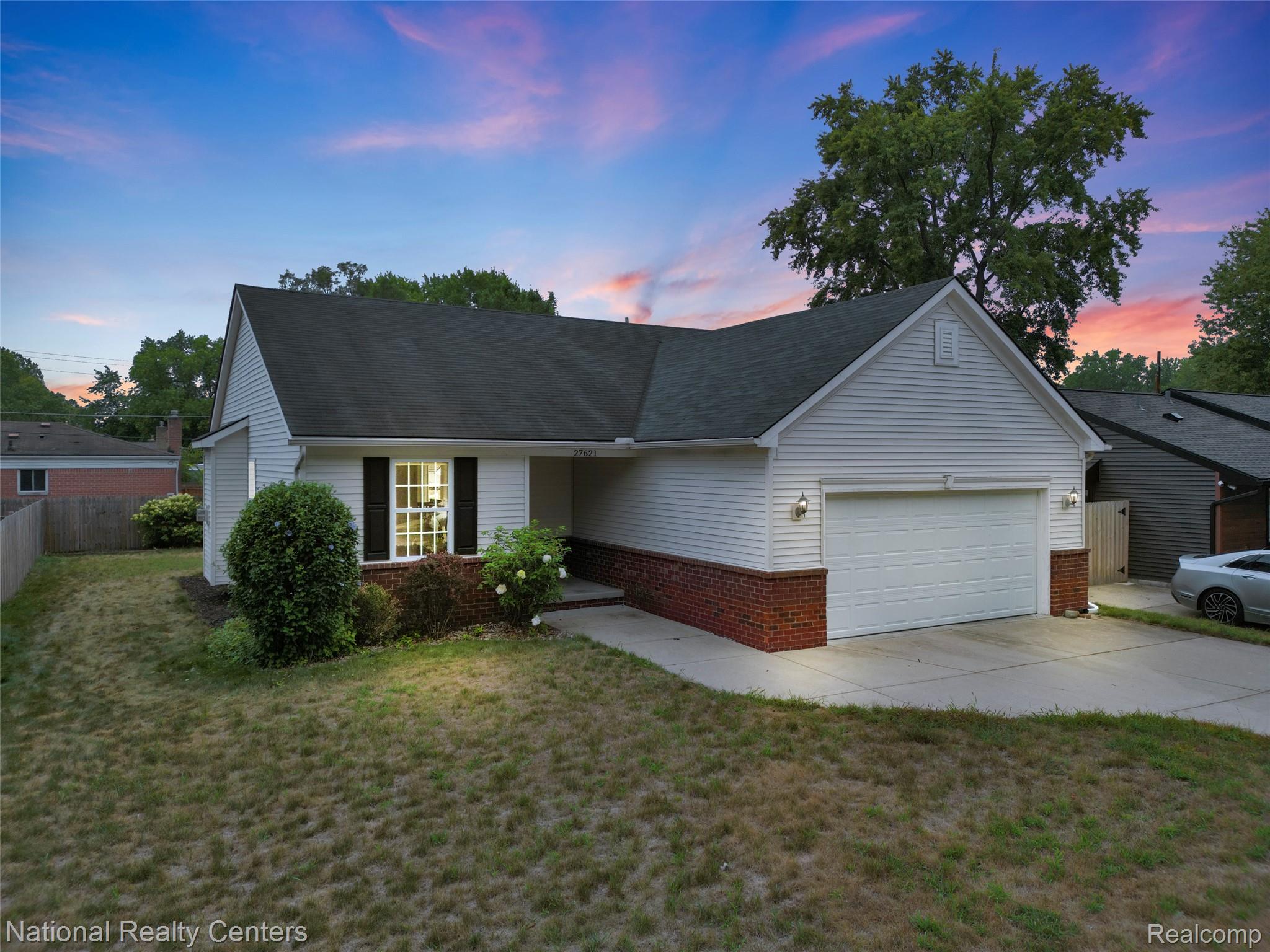 27621 Pembroke Street Property Photo 1