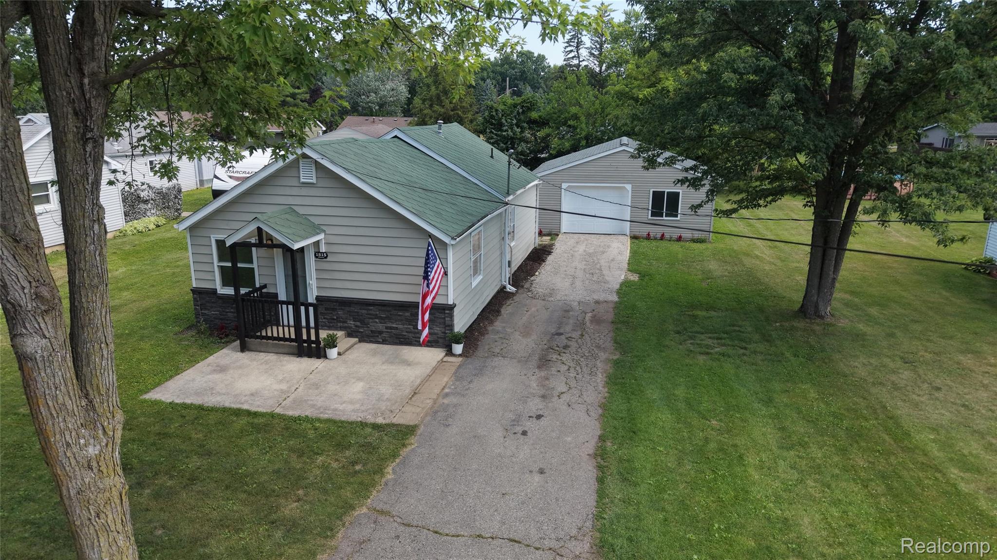 1815 Kilbourn Avenue Property Photo 1