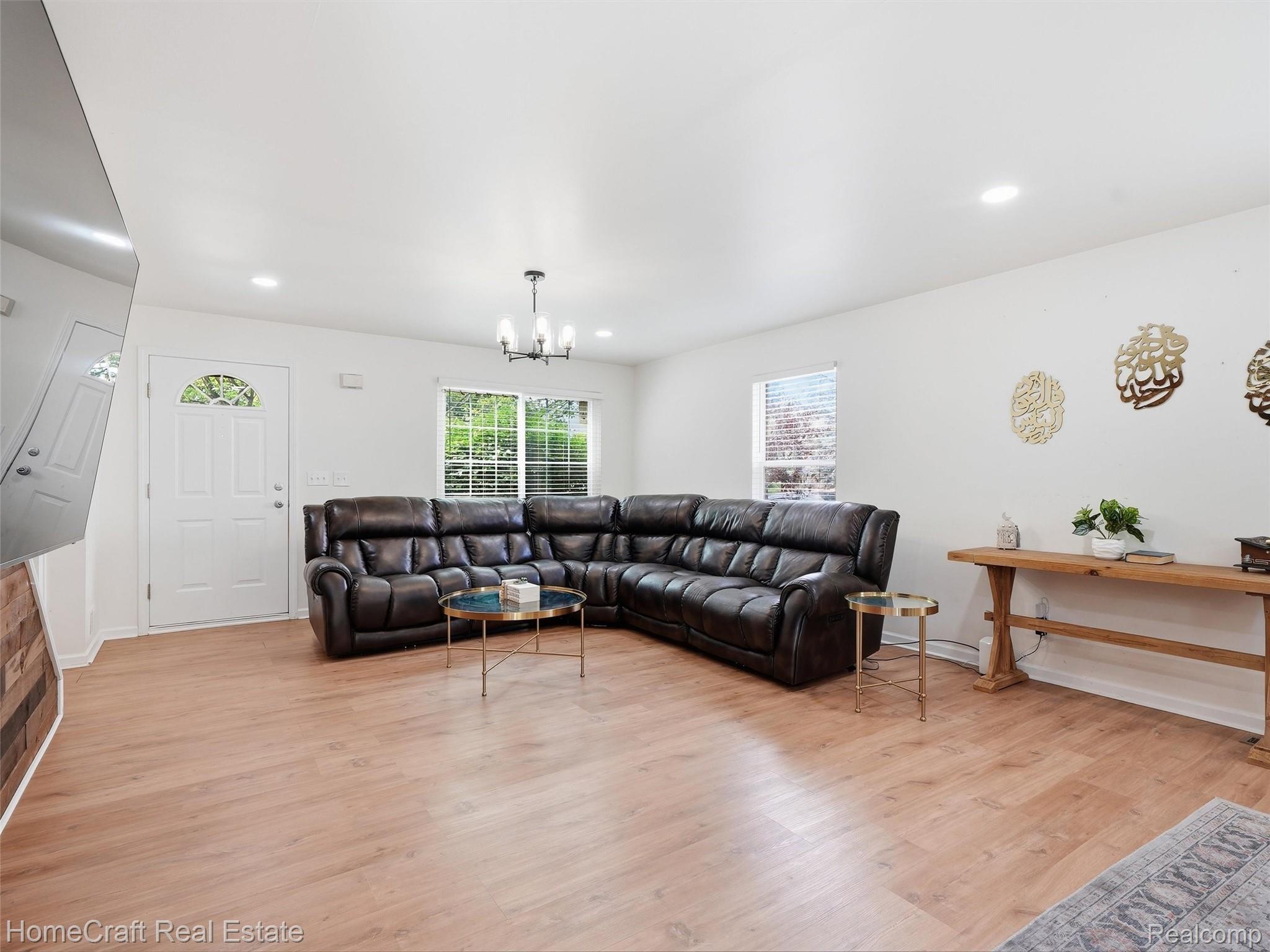 13585 Milton Drive Property Photo 7