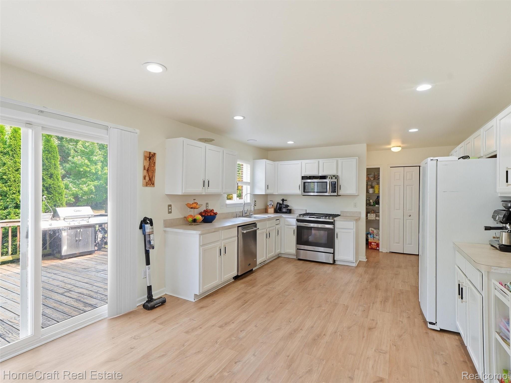 13585 Milton Drive Property Photo 10