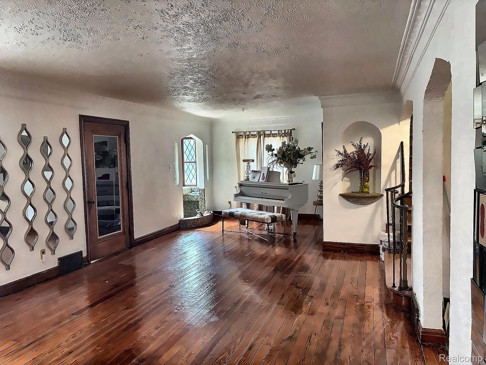 8215 Bramell Property Photo 4