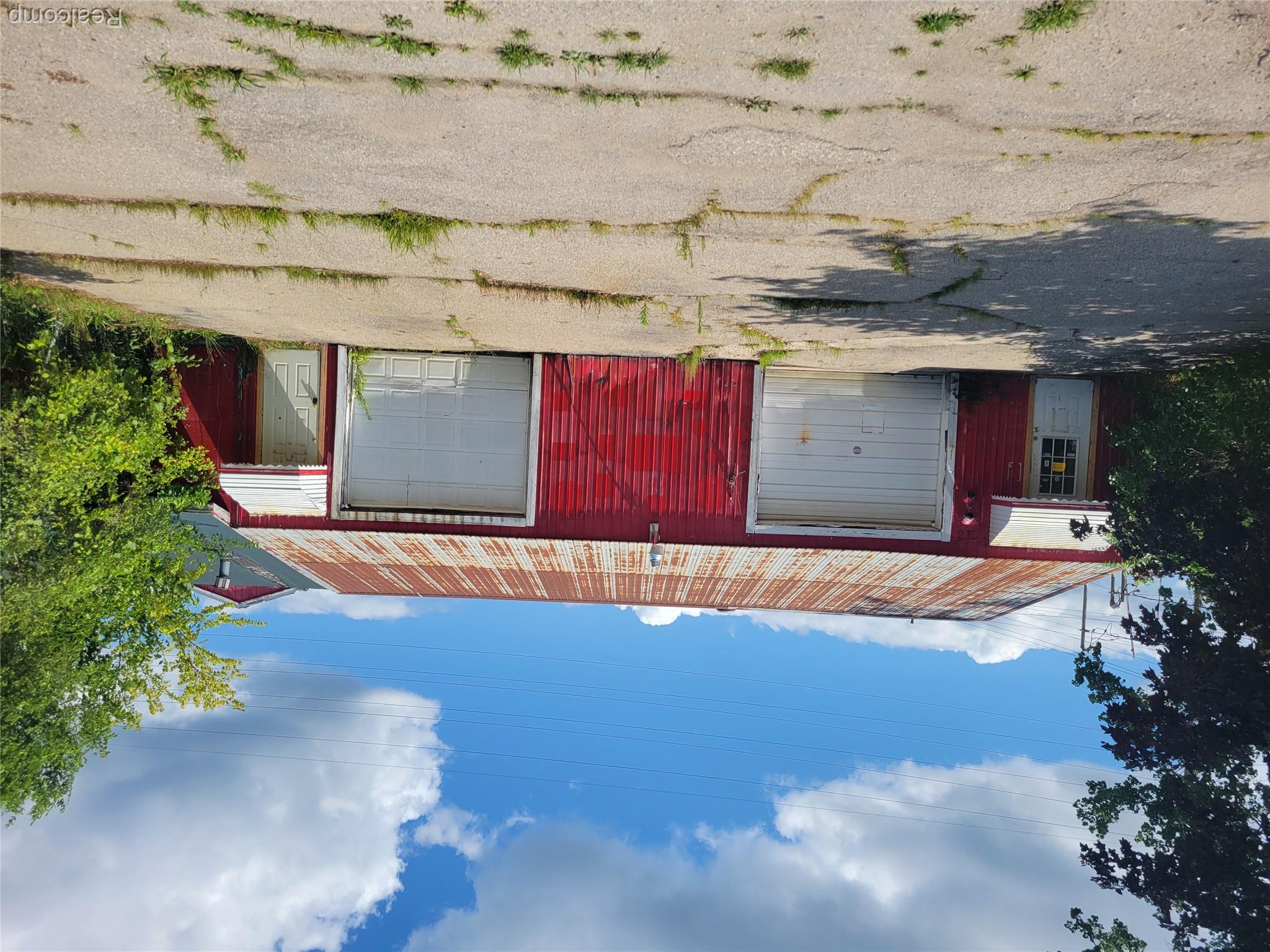 1142 N Center Road Property Photo 1