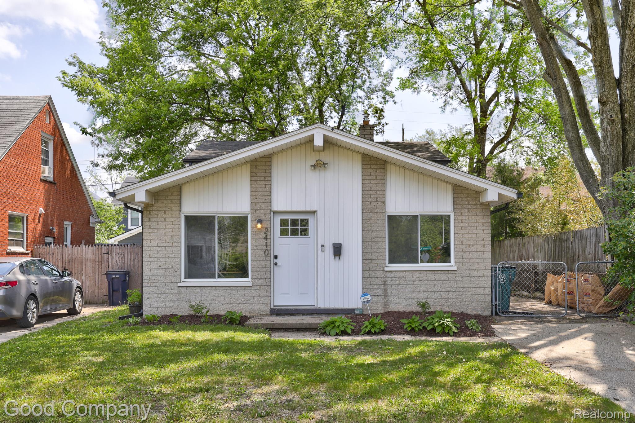 2410 E Lincoln Avenue Property Photo 1