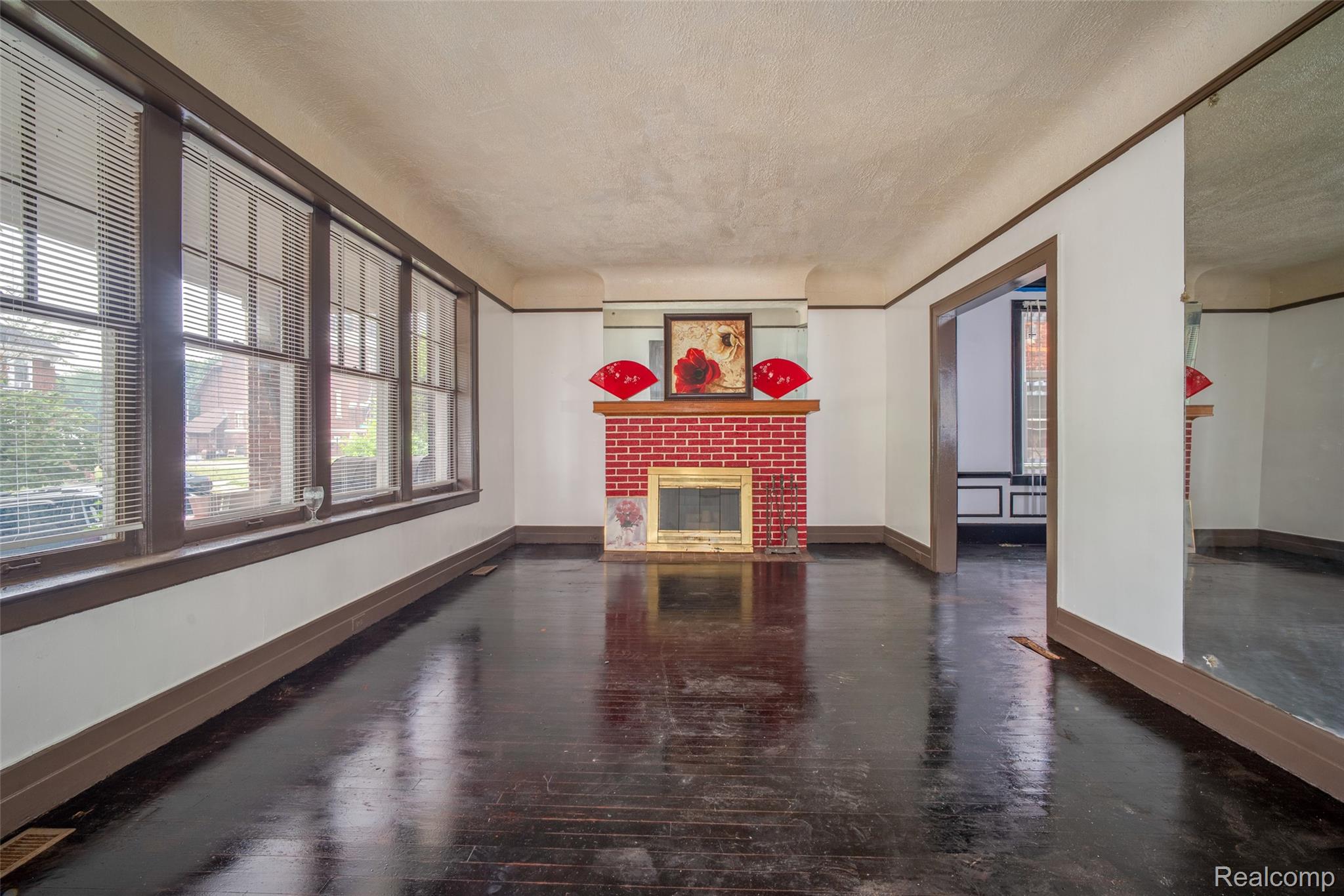 3970 Helen Street Property Photo 2