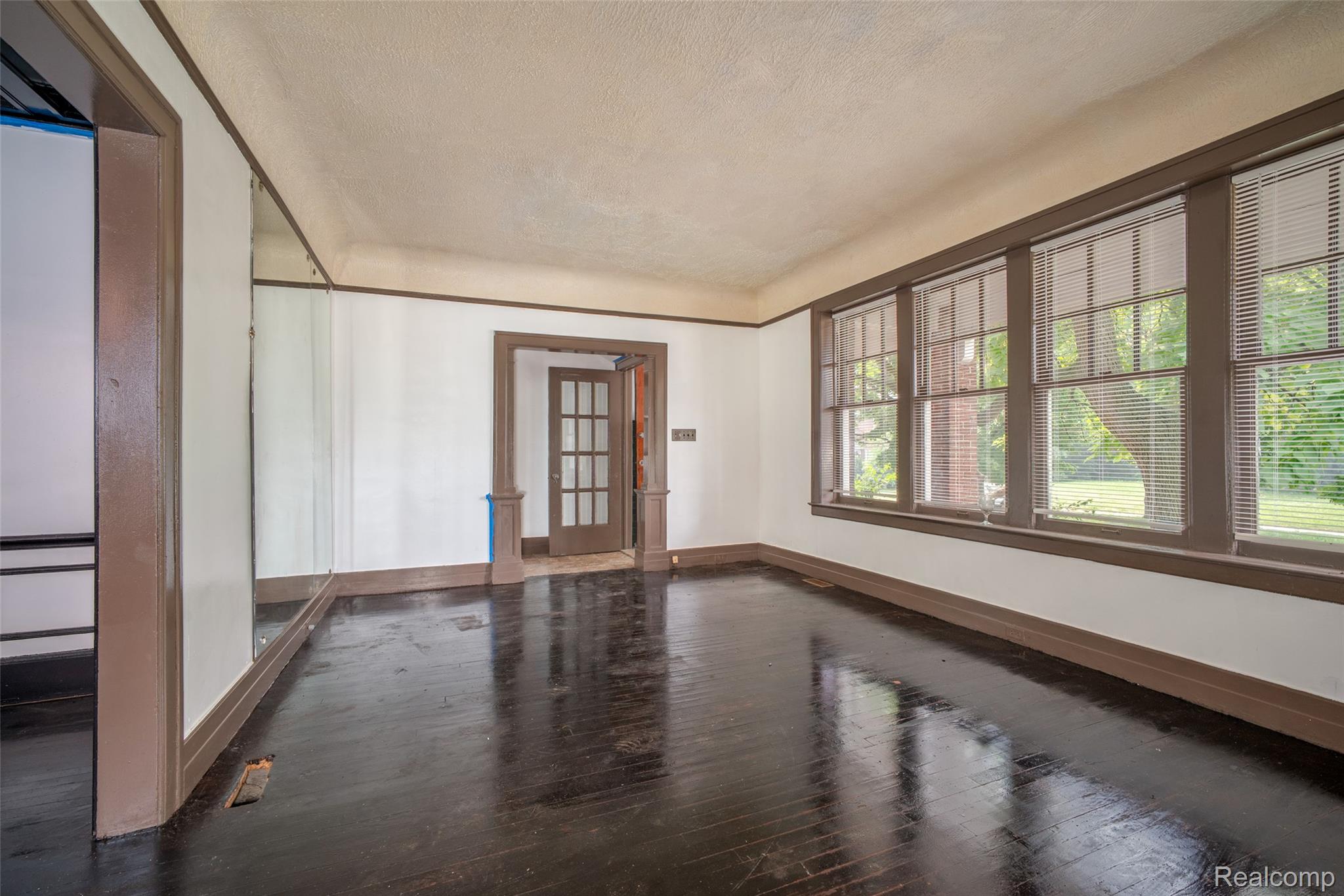 3970 Helen Street Property Photo 4