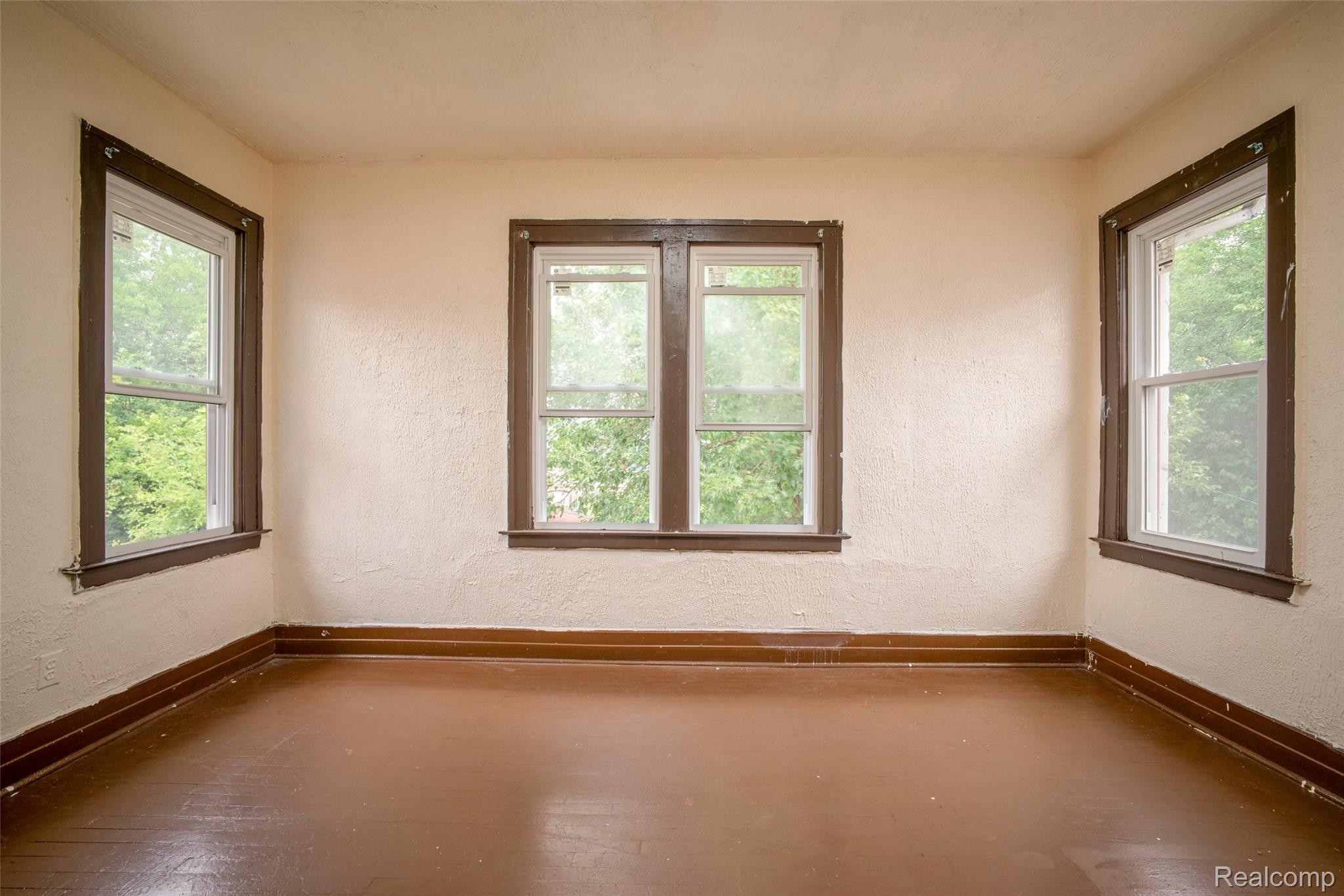 3970 Helen Street Property Photo 19