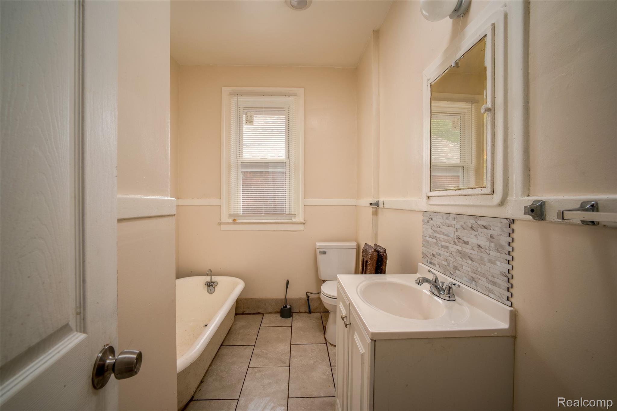3970 Helen Street Property Photo 27