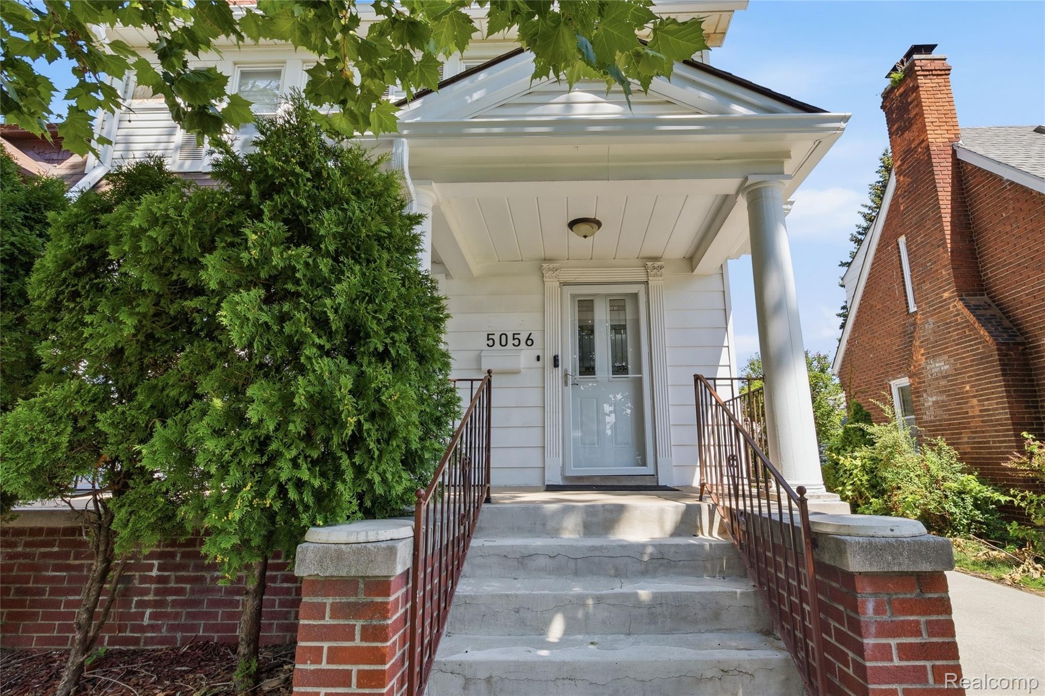 5056 Maple Street Property Photo 2