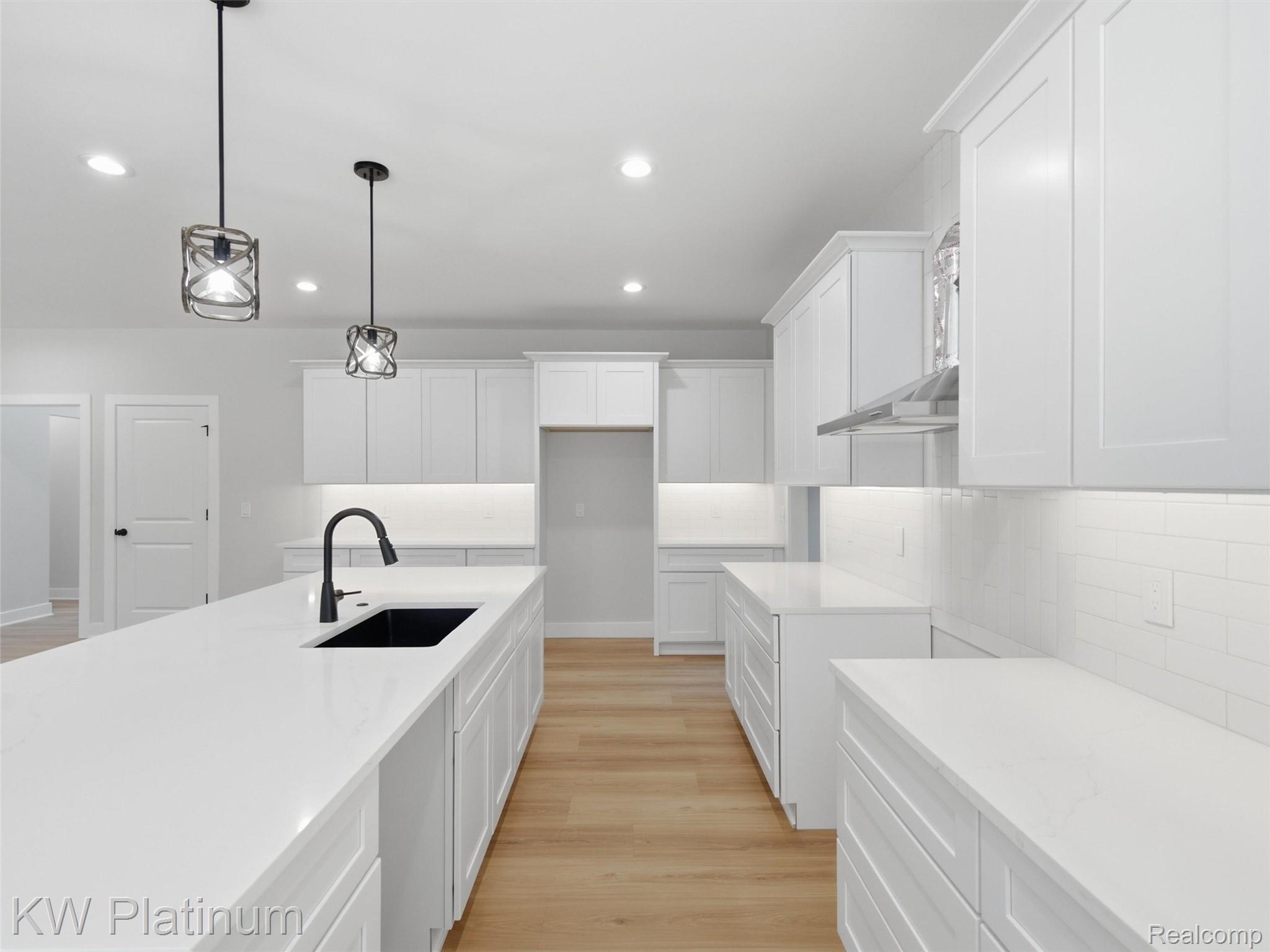 3416 Round Tree Drive Property Photo 10