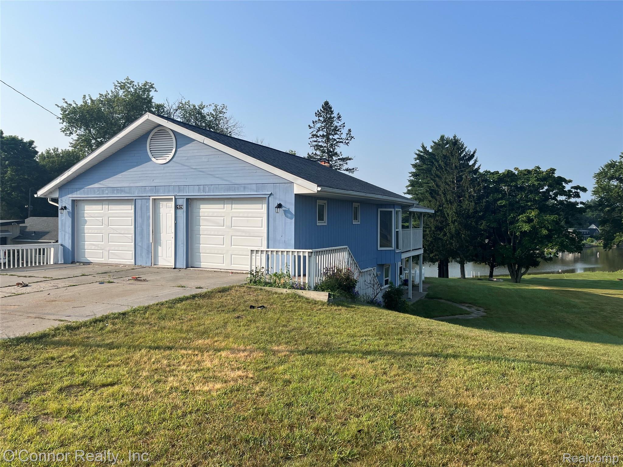 2929 N River Road Property Photo 1