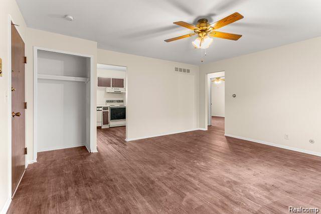 25316 Shiawassee Circle 104 Property Photo 4