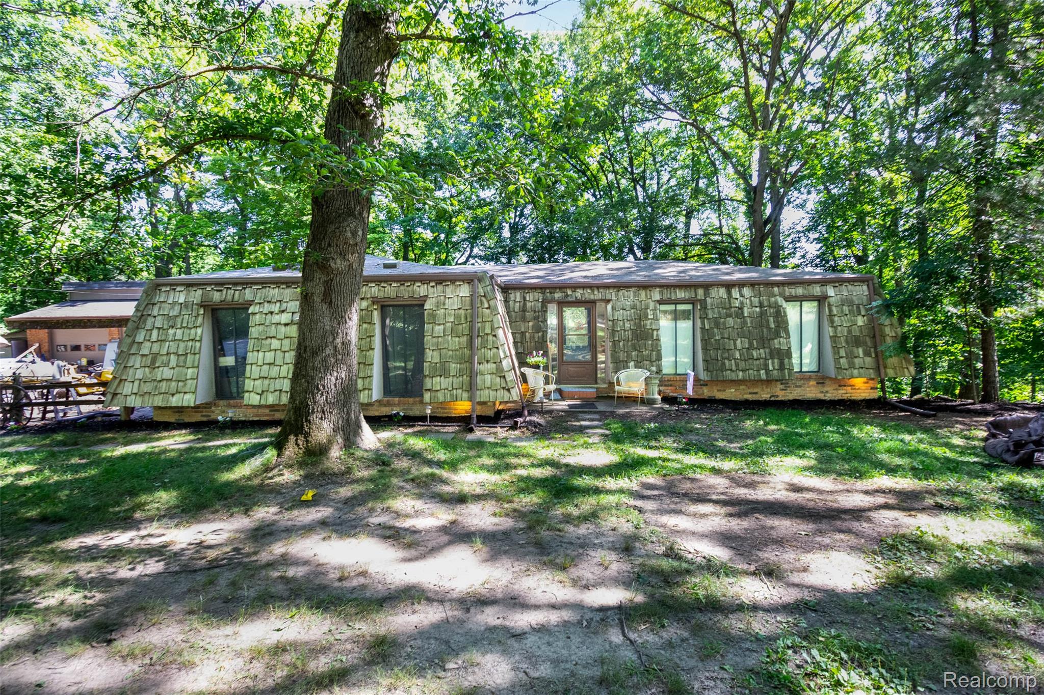 9405 Spicer Road Property Photo 1
