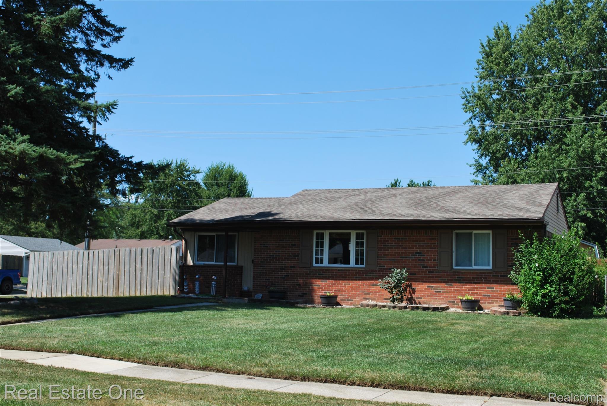 41692 Mcbride Avenue Property Photo 1
