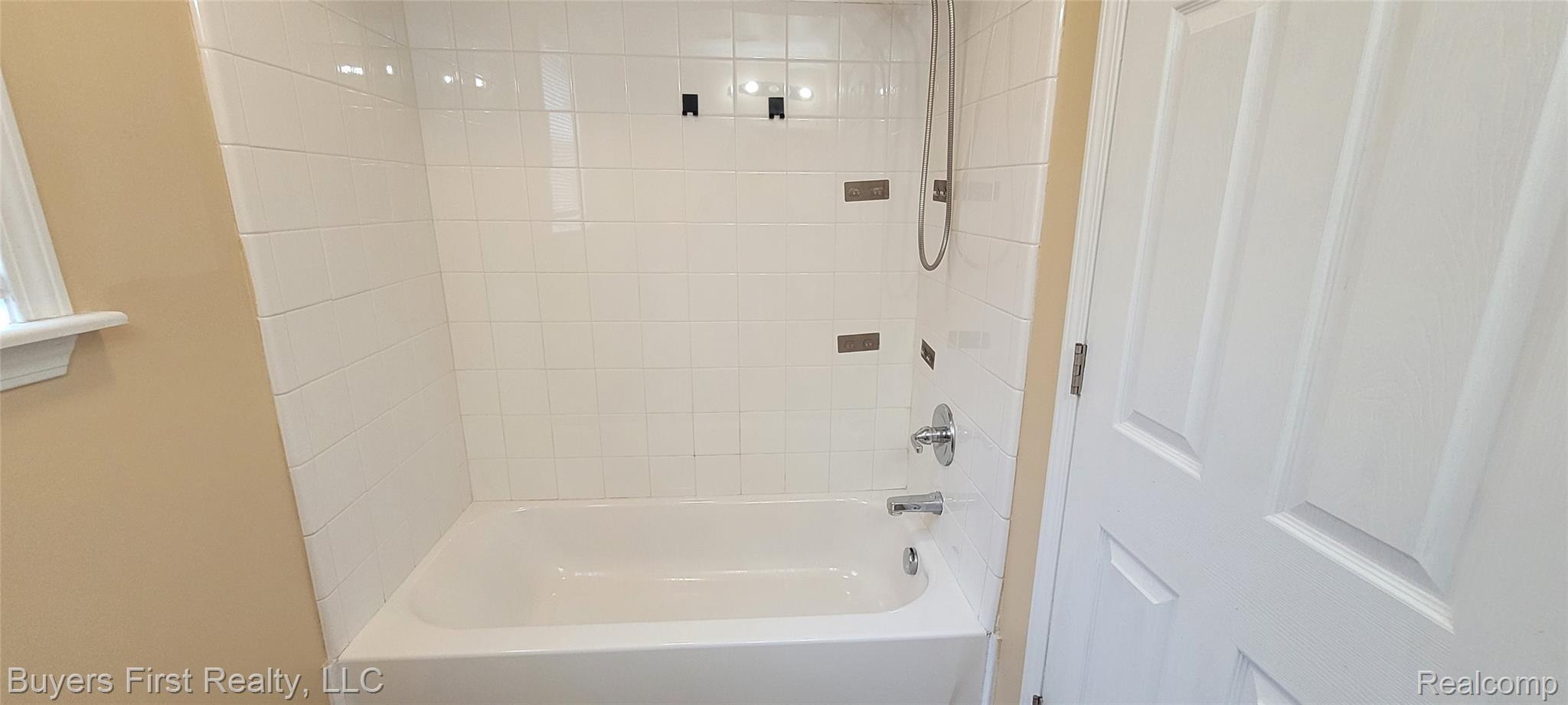 7052 Meadow Avenue Property Photo 12