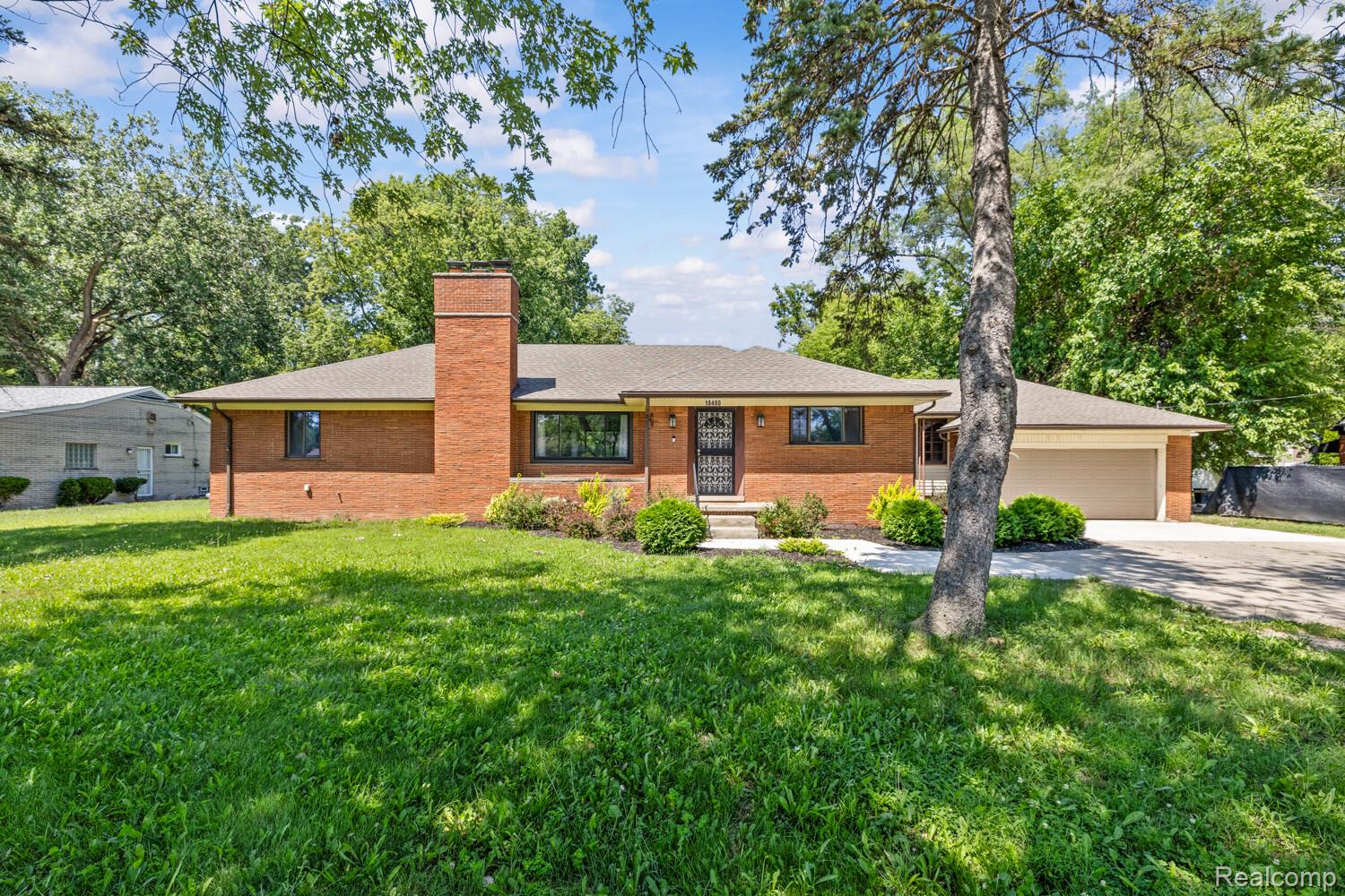 18480 W 9 Mile Road Property Photo 1