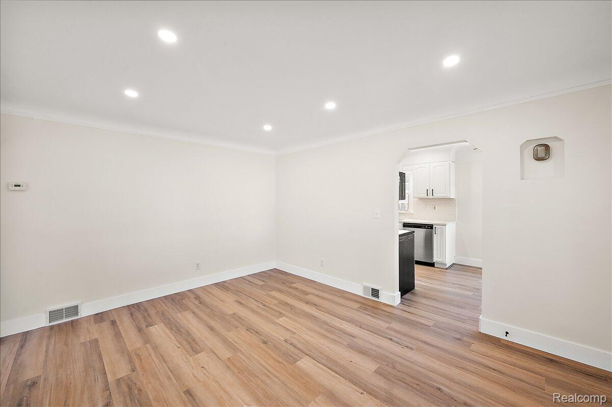 29606 S River Road Property Photo 6