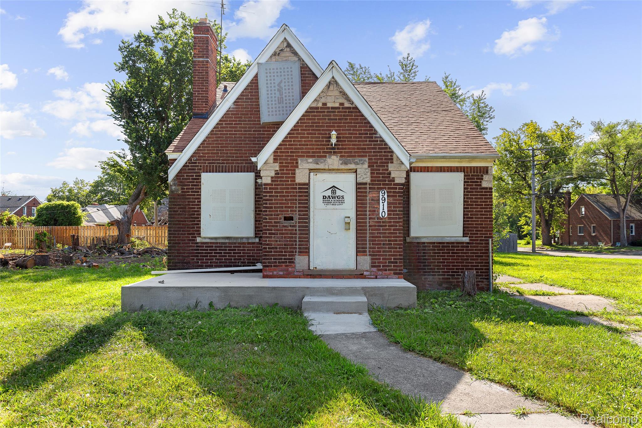 9910 Somerset Avenue Property Photo 1