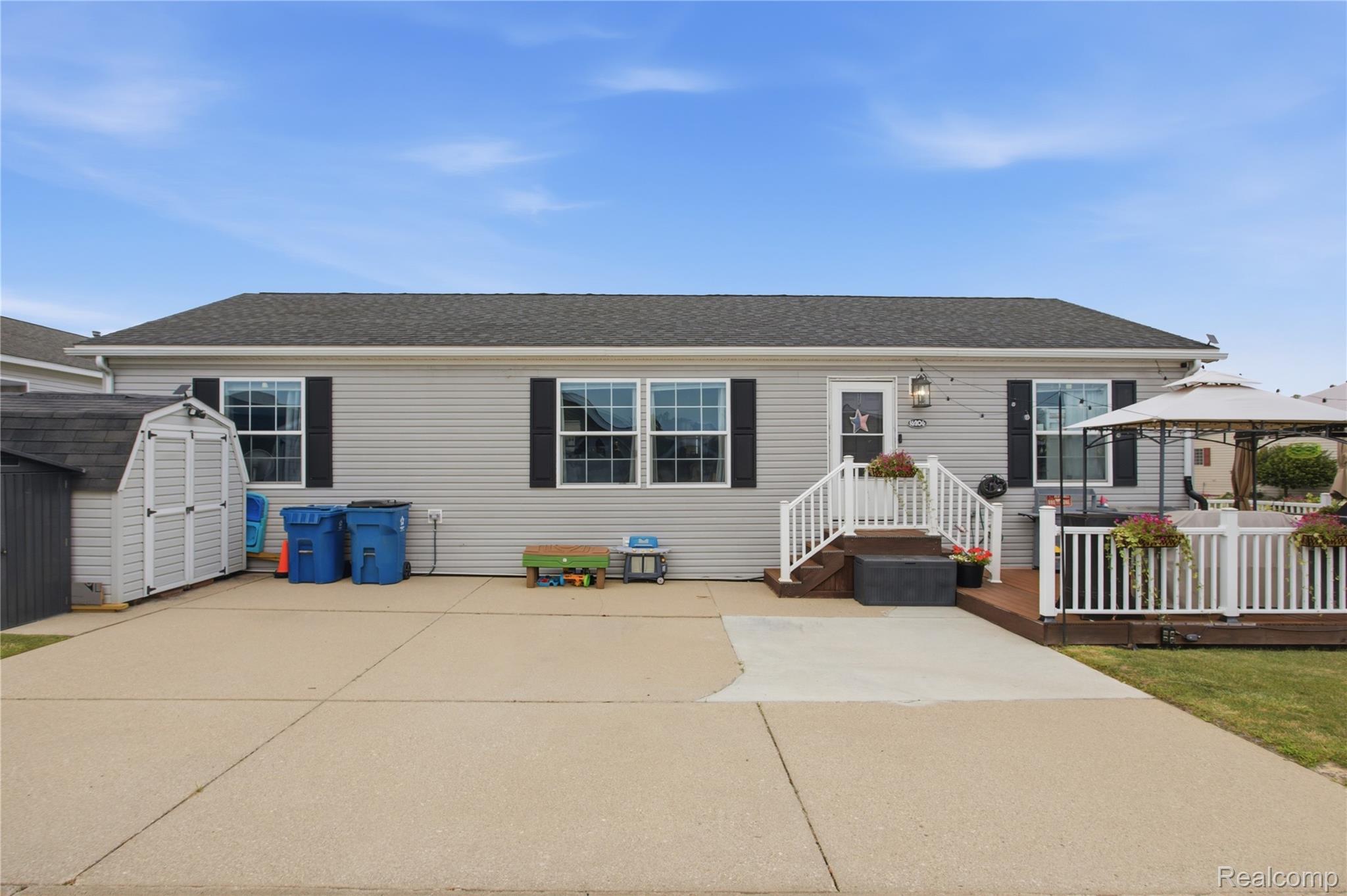16206 Lancaster Way Property Photo 1