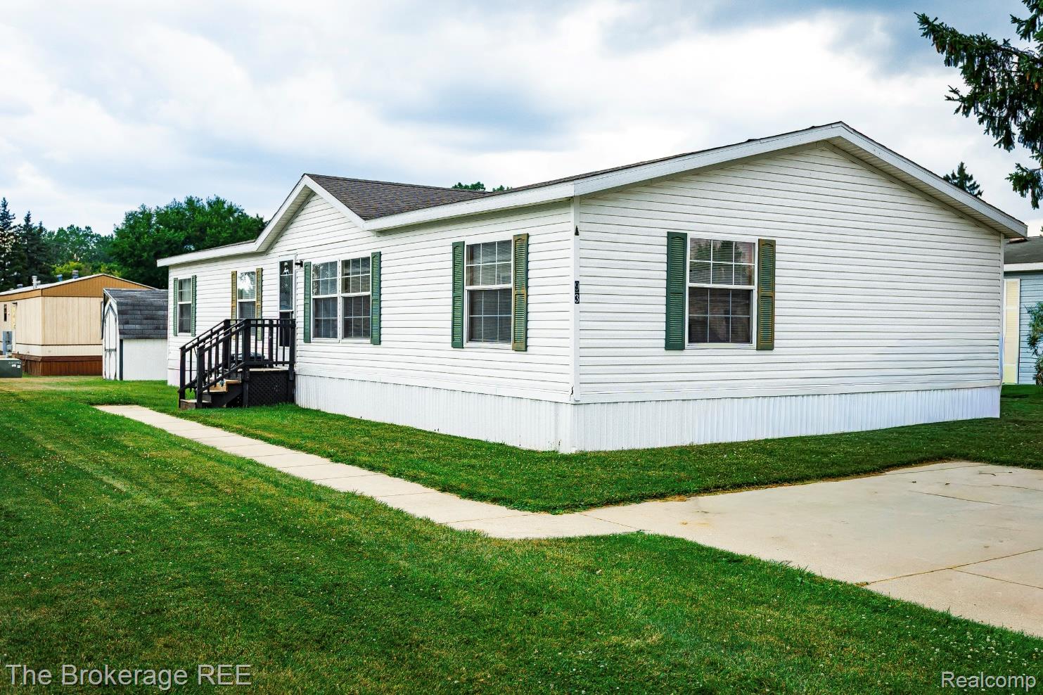 93 Woodcrest Property Photo 1
