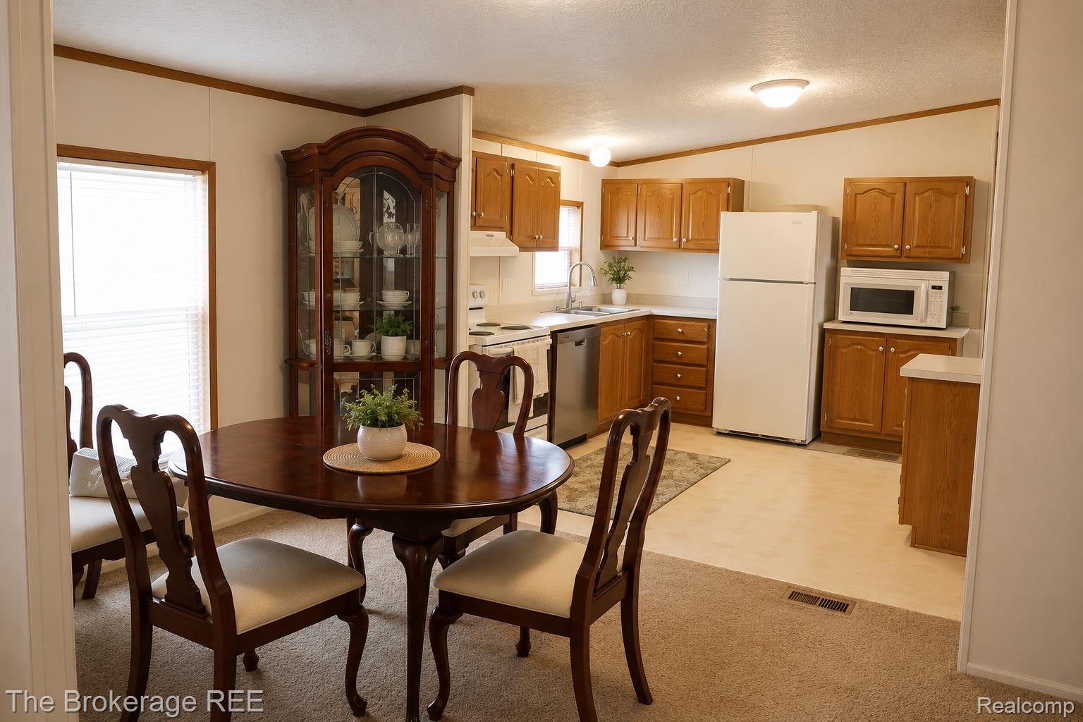 93 Woodcrest Property Photo 8
