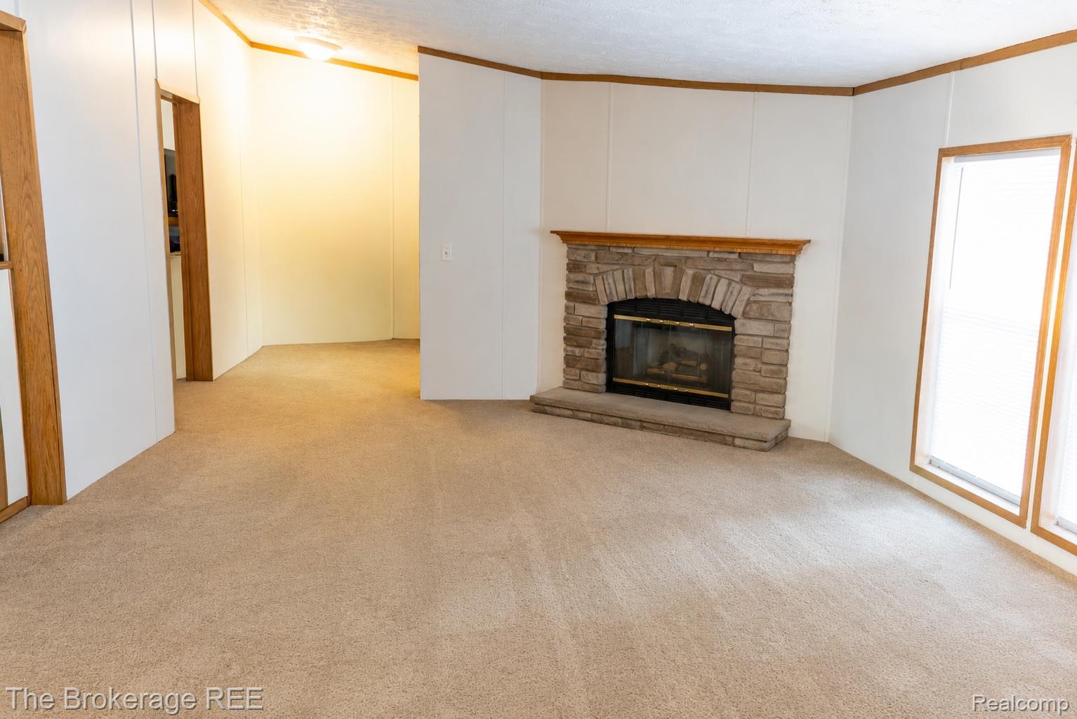 93 Woodcrest Property Photo 9