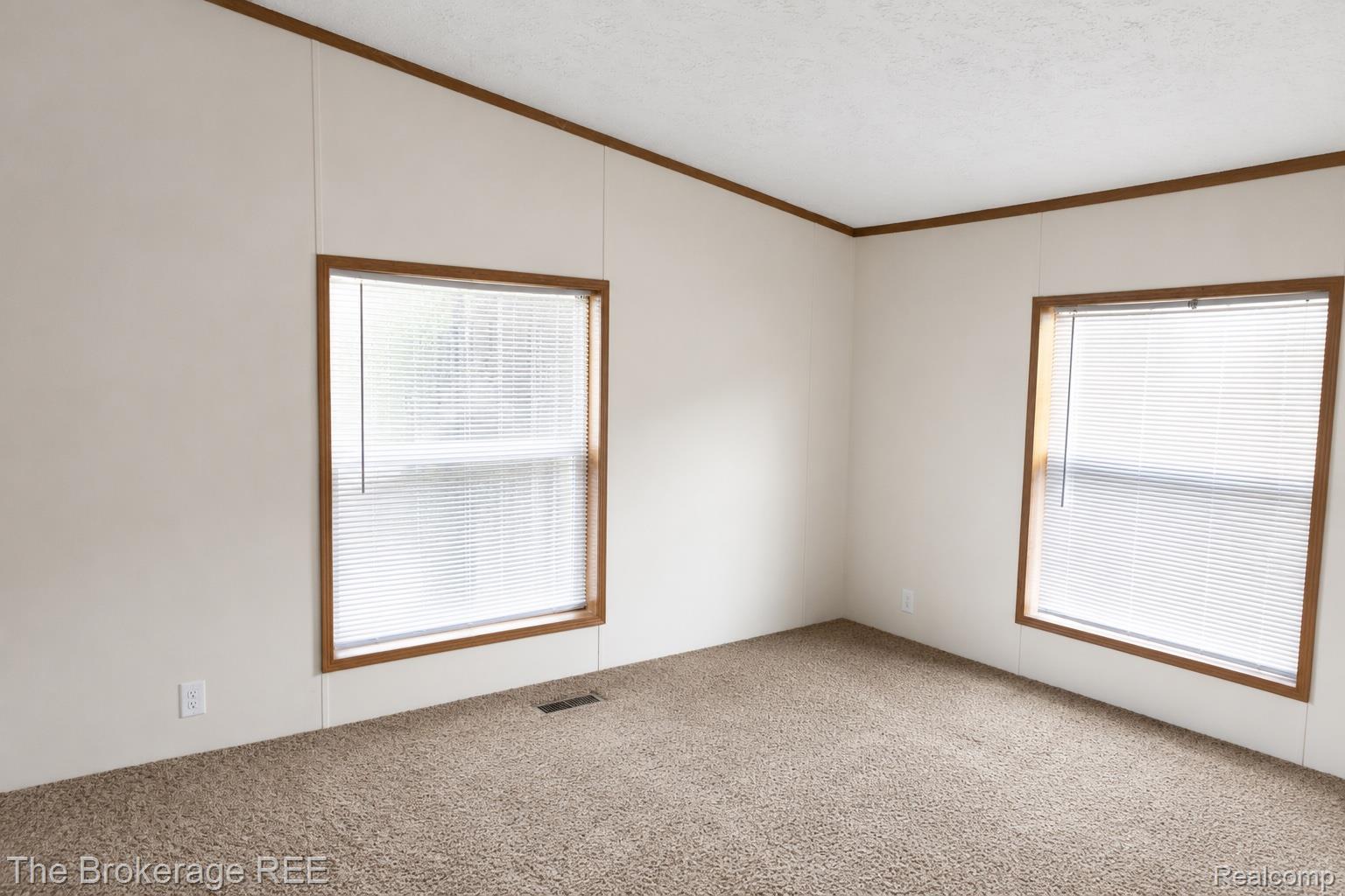 93 Woodcrest Property Photo 11