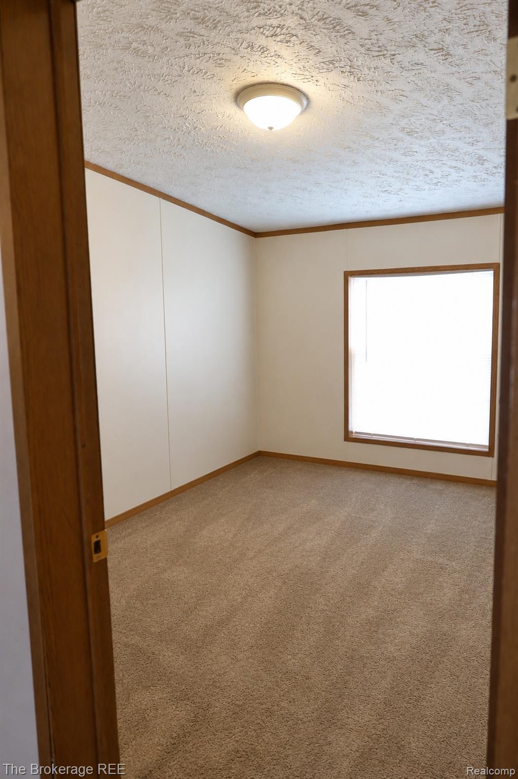 93 Woodcrest Property Photo 14