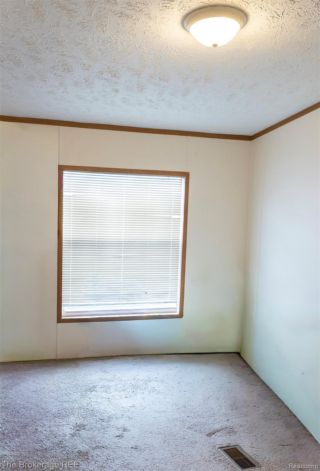 93 Woodcrest Property Photo 16