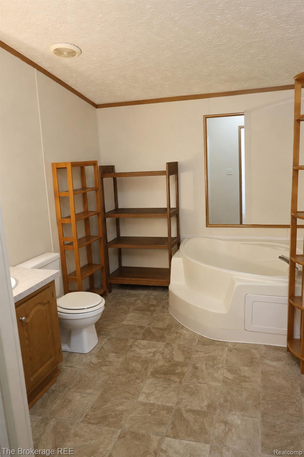 93 Woodcrest Property Photo 17