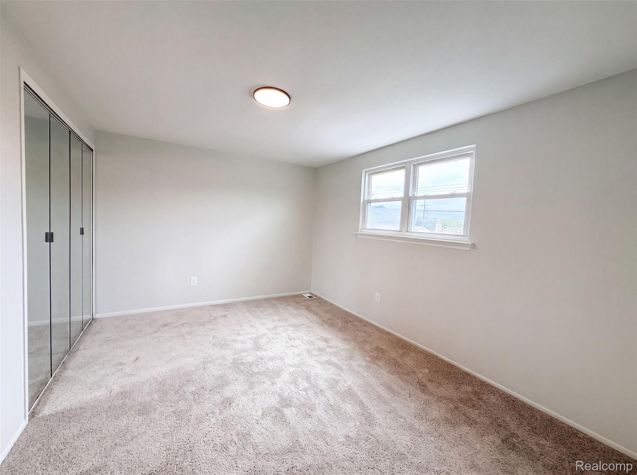 14729 Moran Road Property Photo 4