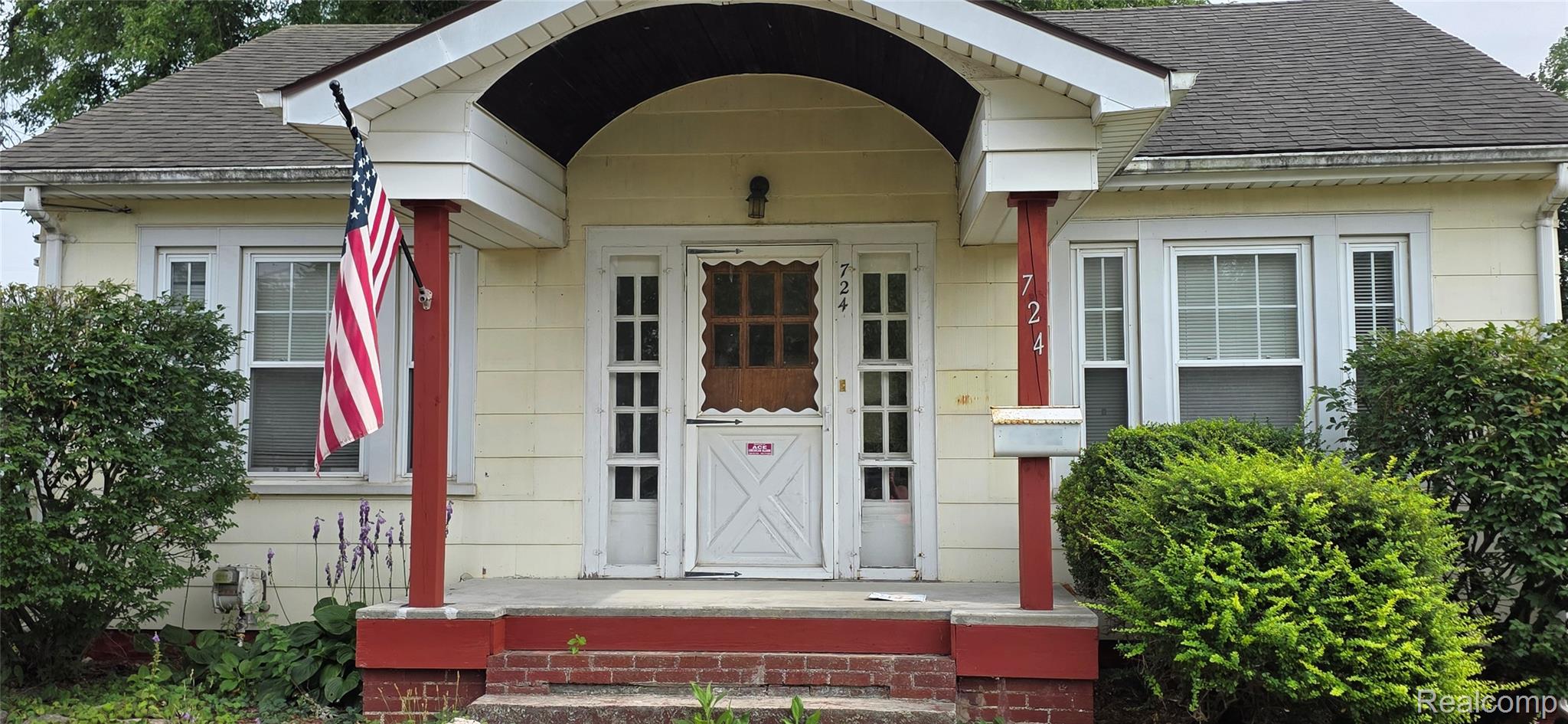 724 Alexandrine Ave Avenue Property Photo 2