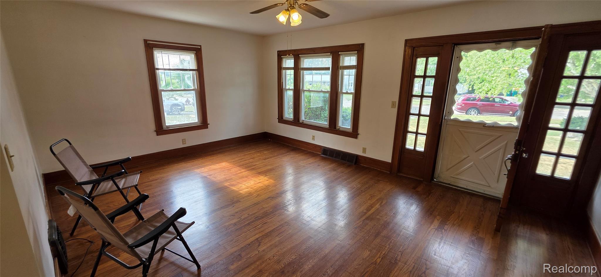 724 Alexandrine Ave Avenue Property Photo 3
