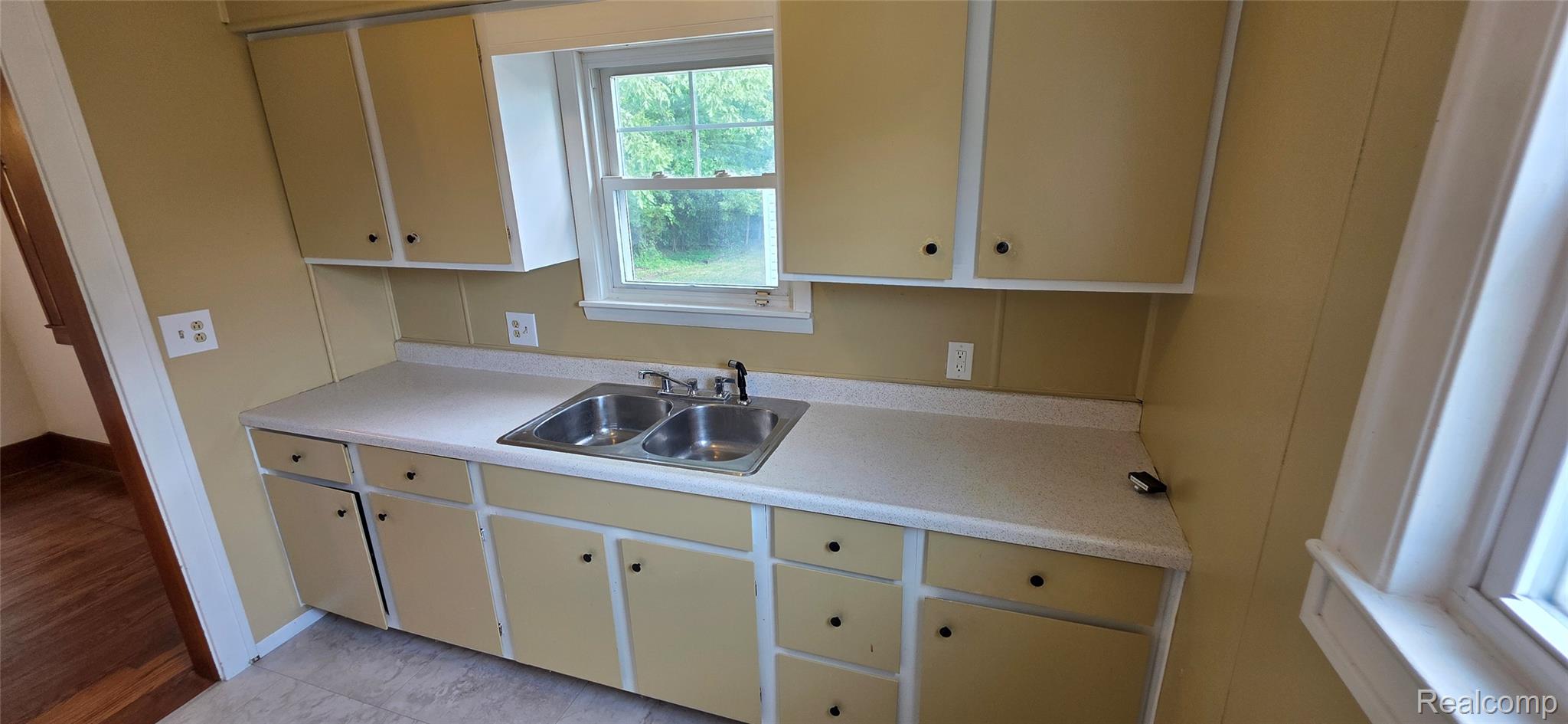 724 Alexandrine Ave Avenue Property Photo 7