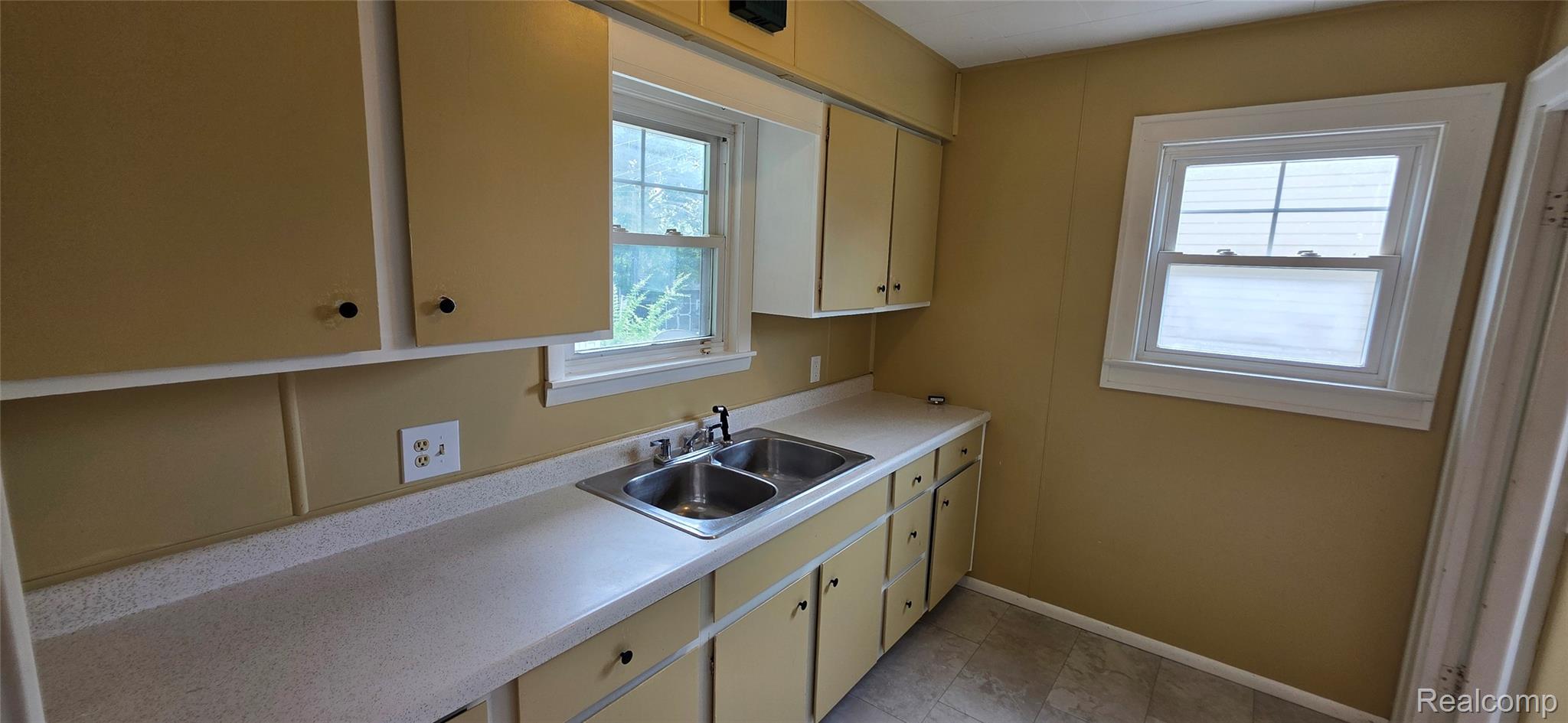 724 Alexandrine Ave Avenue Property Photo 9