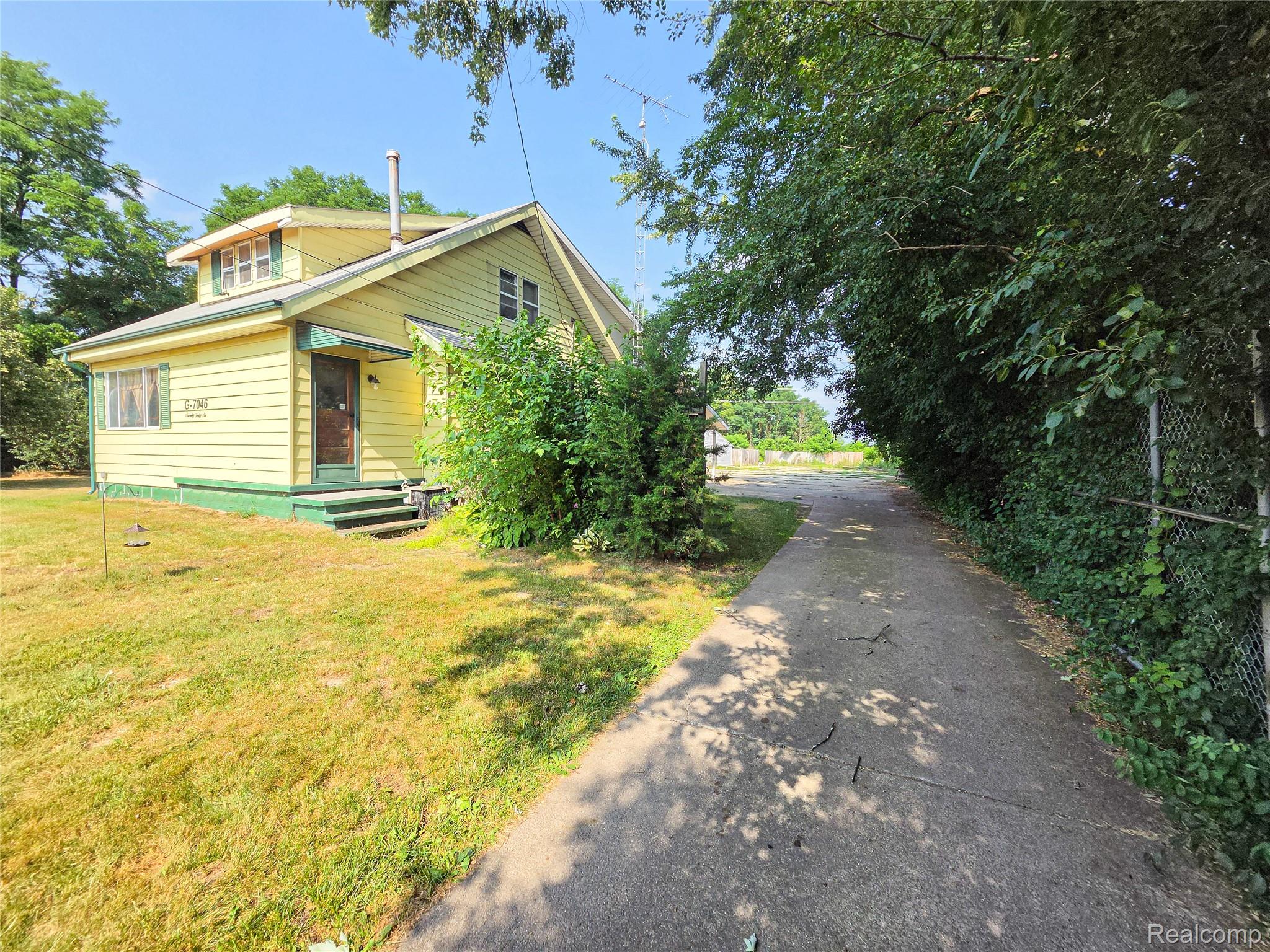 7046 N Dort Highway Property Photo 1