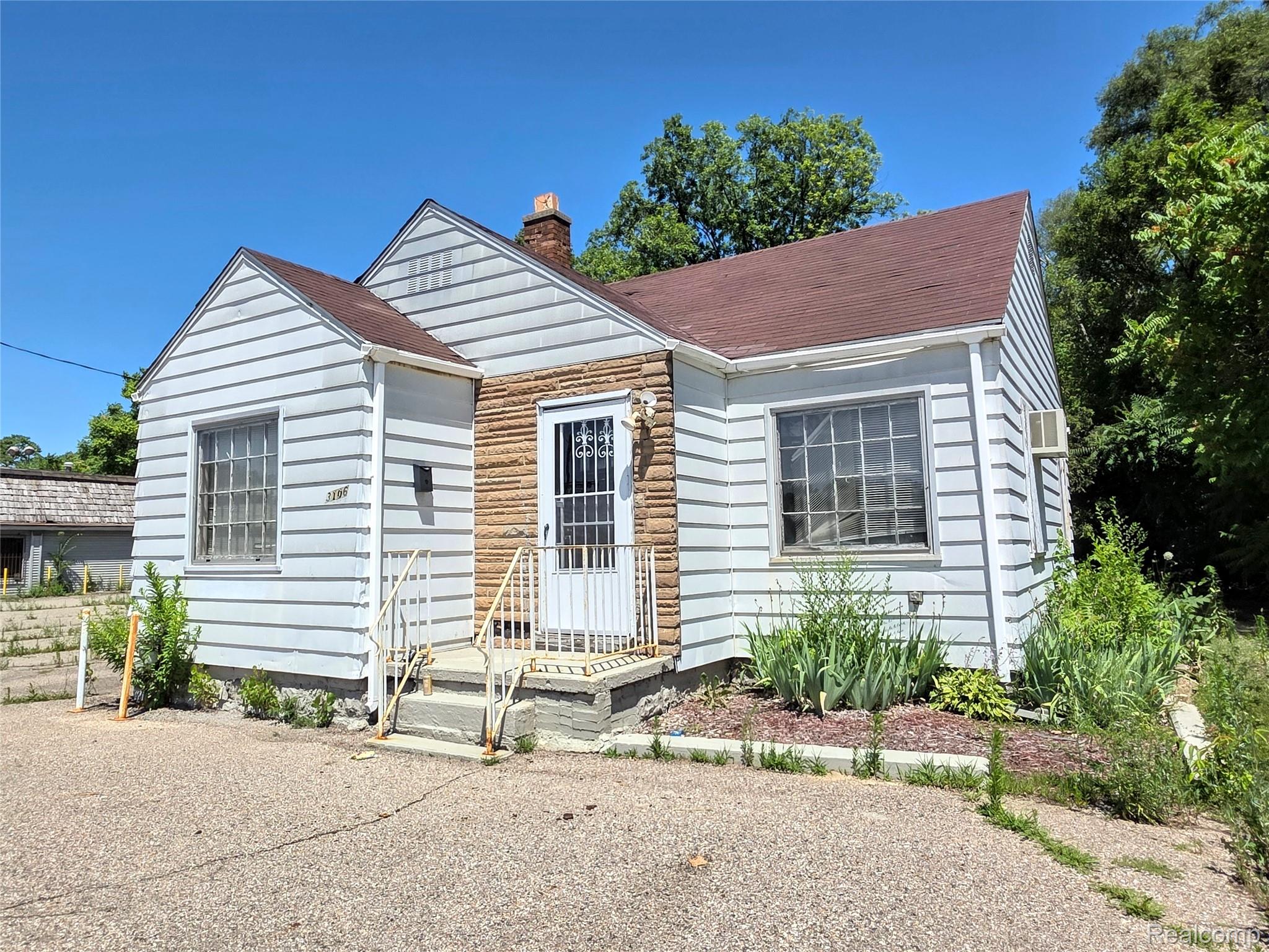3106 W Pierson Road Property Photo 1