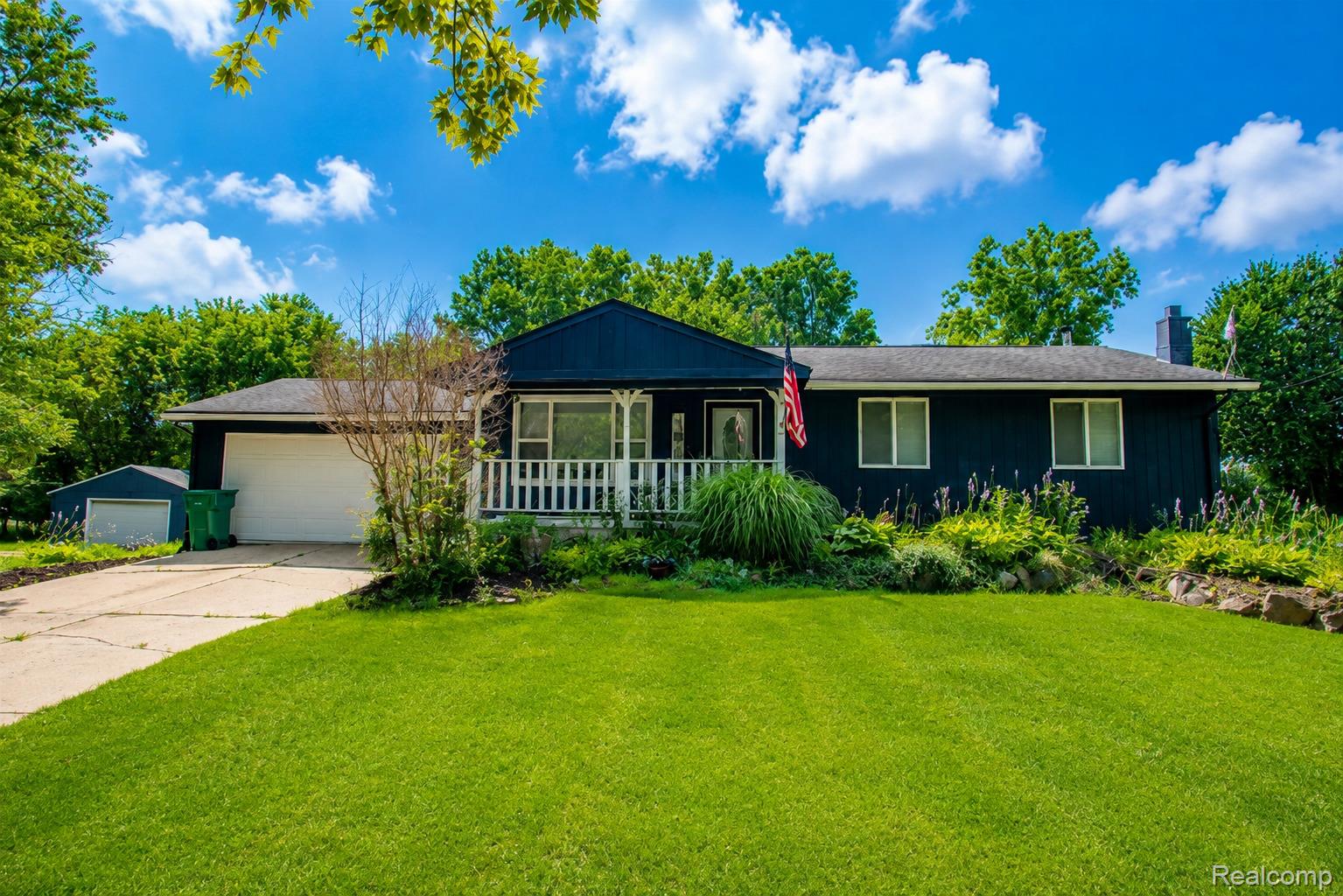 12320 N Holly Road Property Photo 1