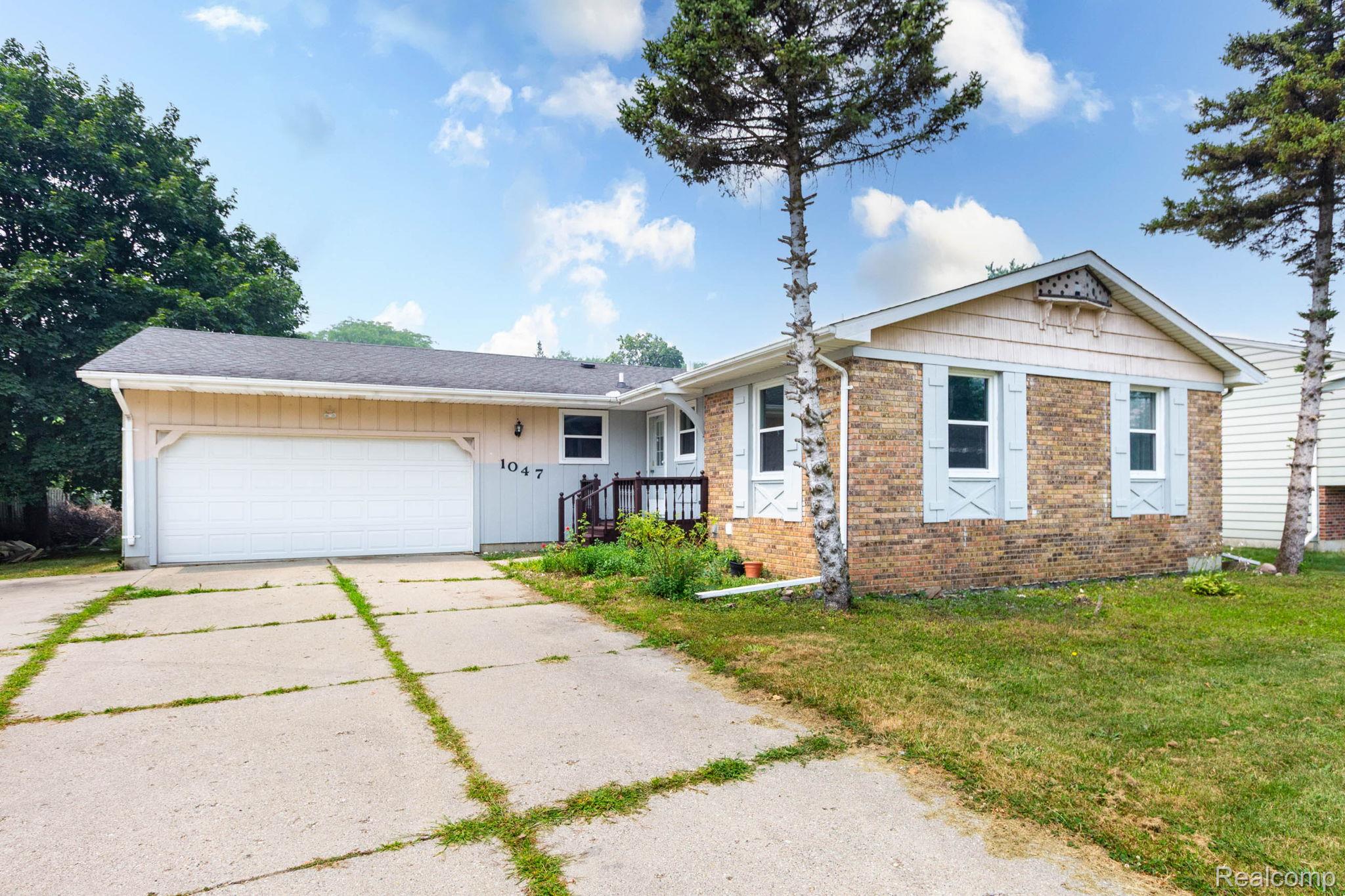 1047 Coolidge Road Property Photo 1