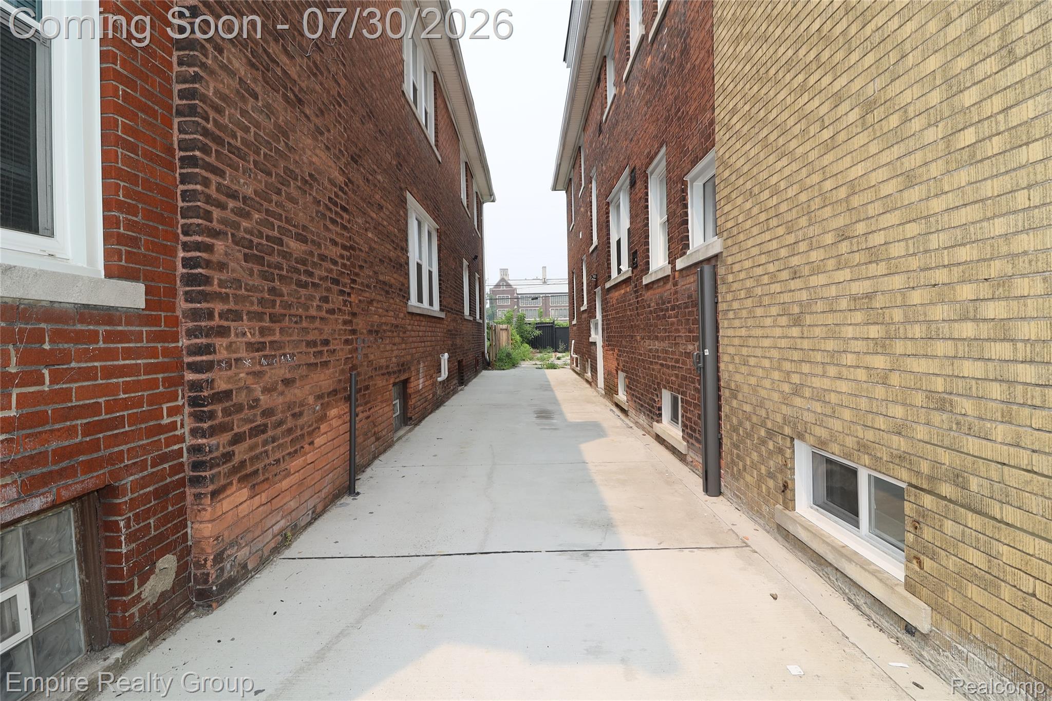 2418 Calvert Street Property Photo 3