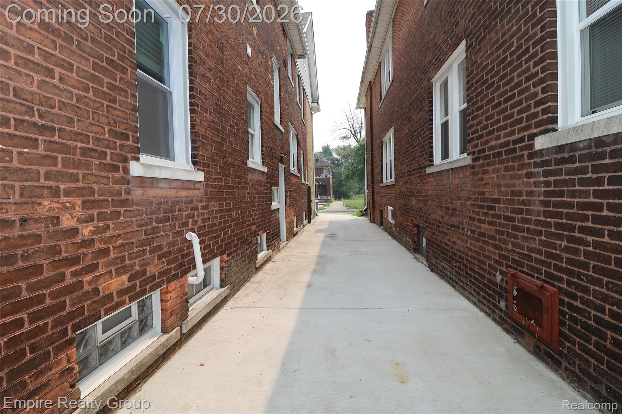 2418 Calvert Street Property Photo 4