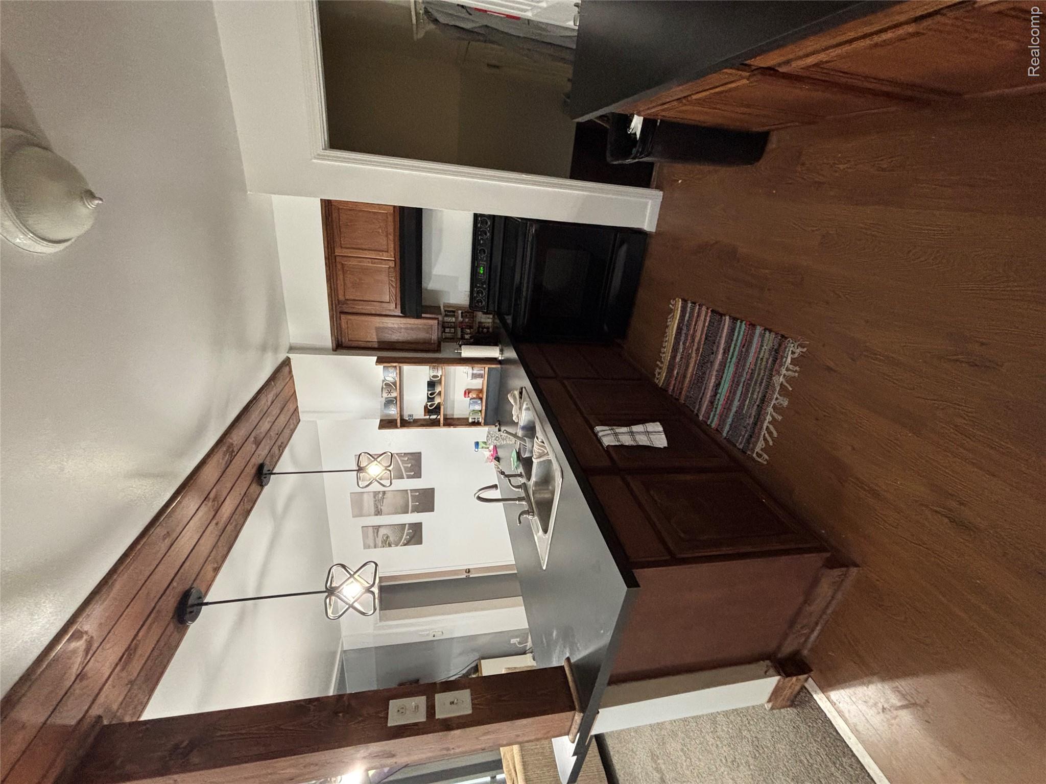 11614 Temperance Street Property Photo 13
