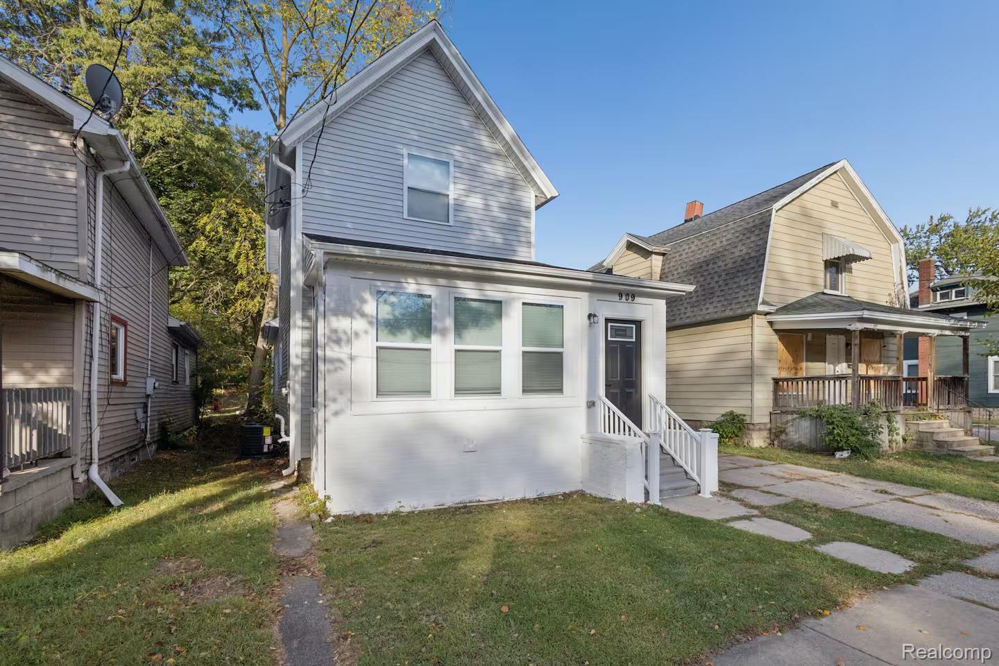 909 N Pine Street Property Photo 1