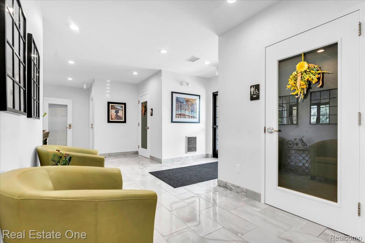 110 S Washington Street Property Photo 3